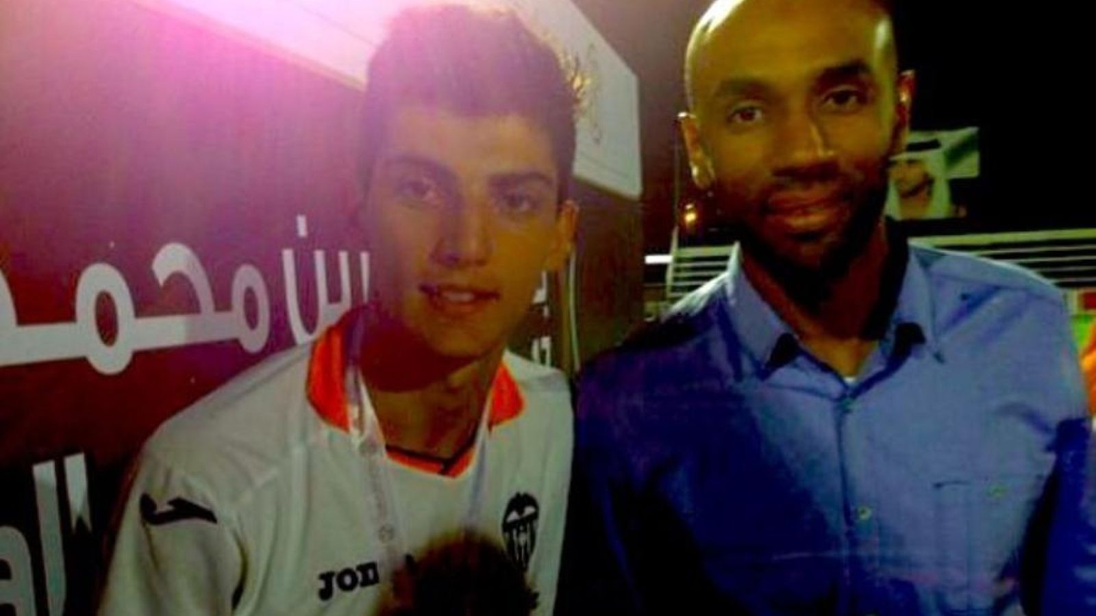La foto de Rafa Mir con "el gran Kanouté" cuando era juvenil del Valencia.