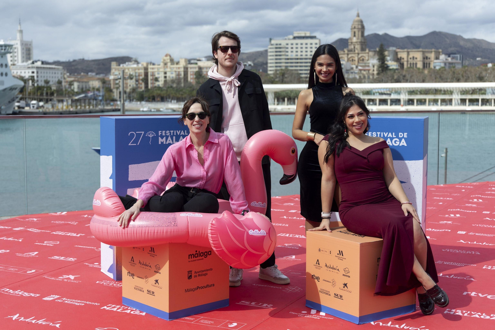 Miguel Faus, Ariadna Gil, Nany Tovar y Paula Grimaldo, este lunes en el puerto de Málaga.