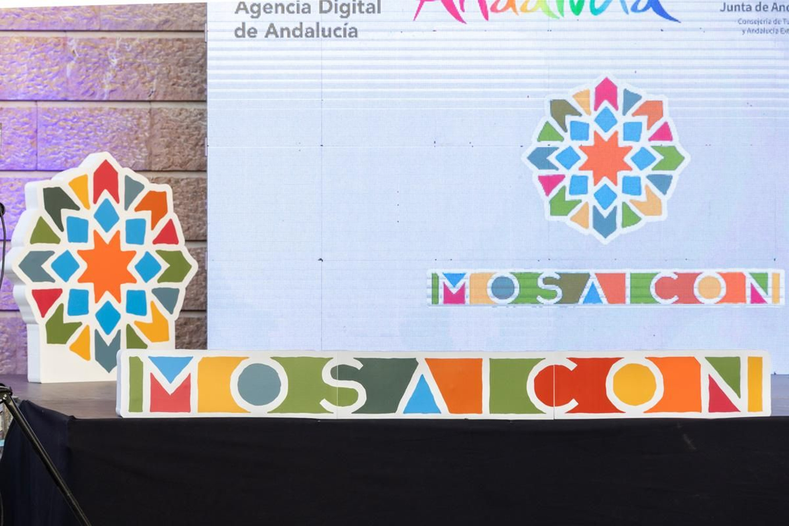 El Mosaicón, recién presentado.