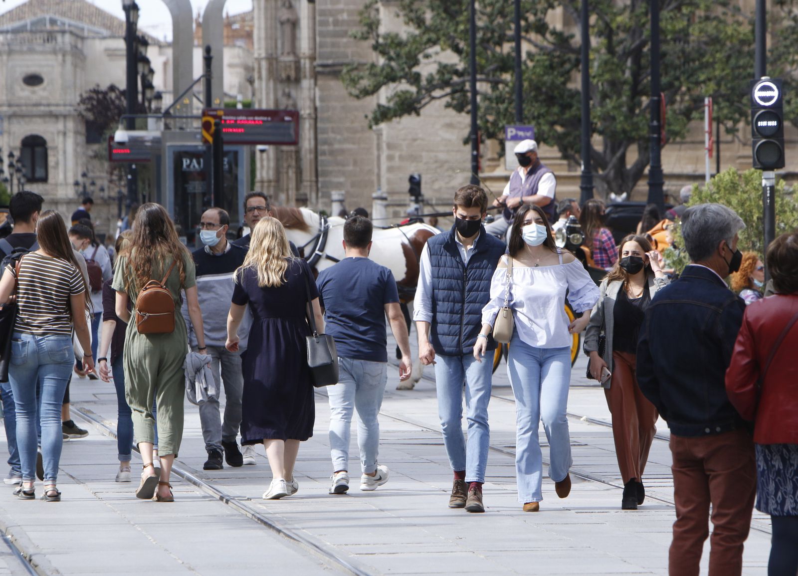 Ambiente en el festivo fin de semana en Sevilla