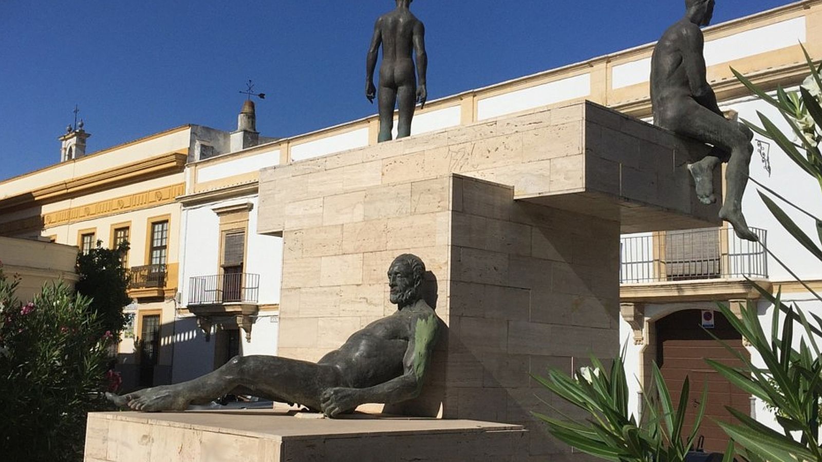 Esculturas de Nuria Guerra en la plaza de San Andrés.