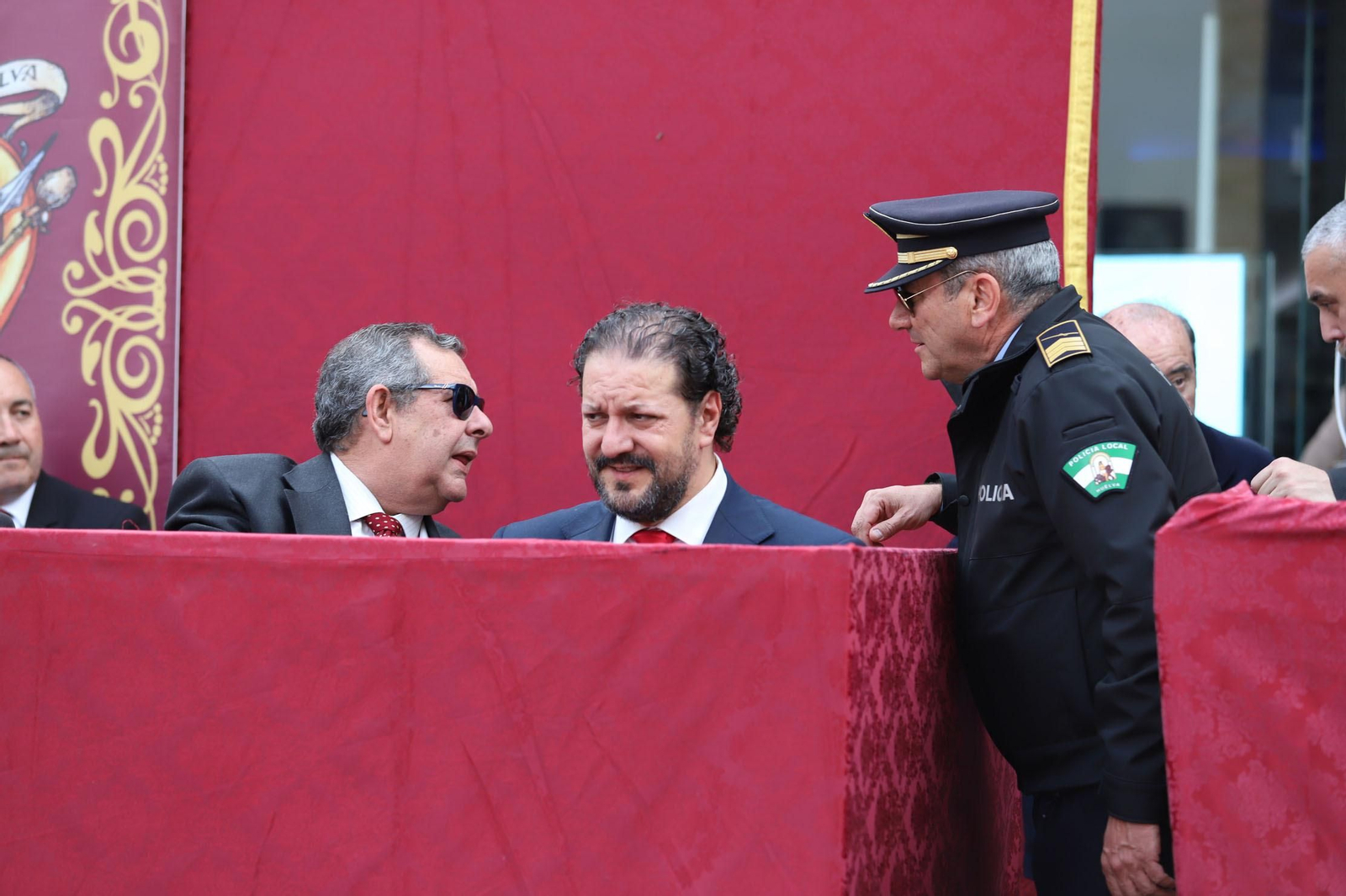 Imágenes del recorrido de la Borriquita  por las calles de Huelva