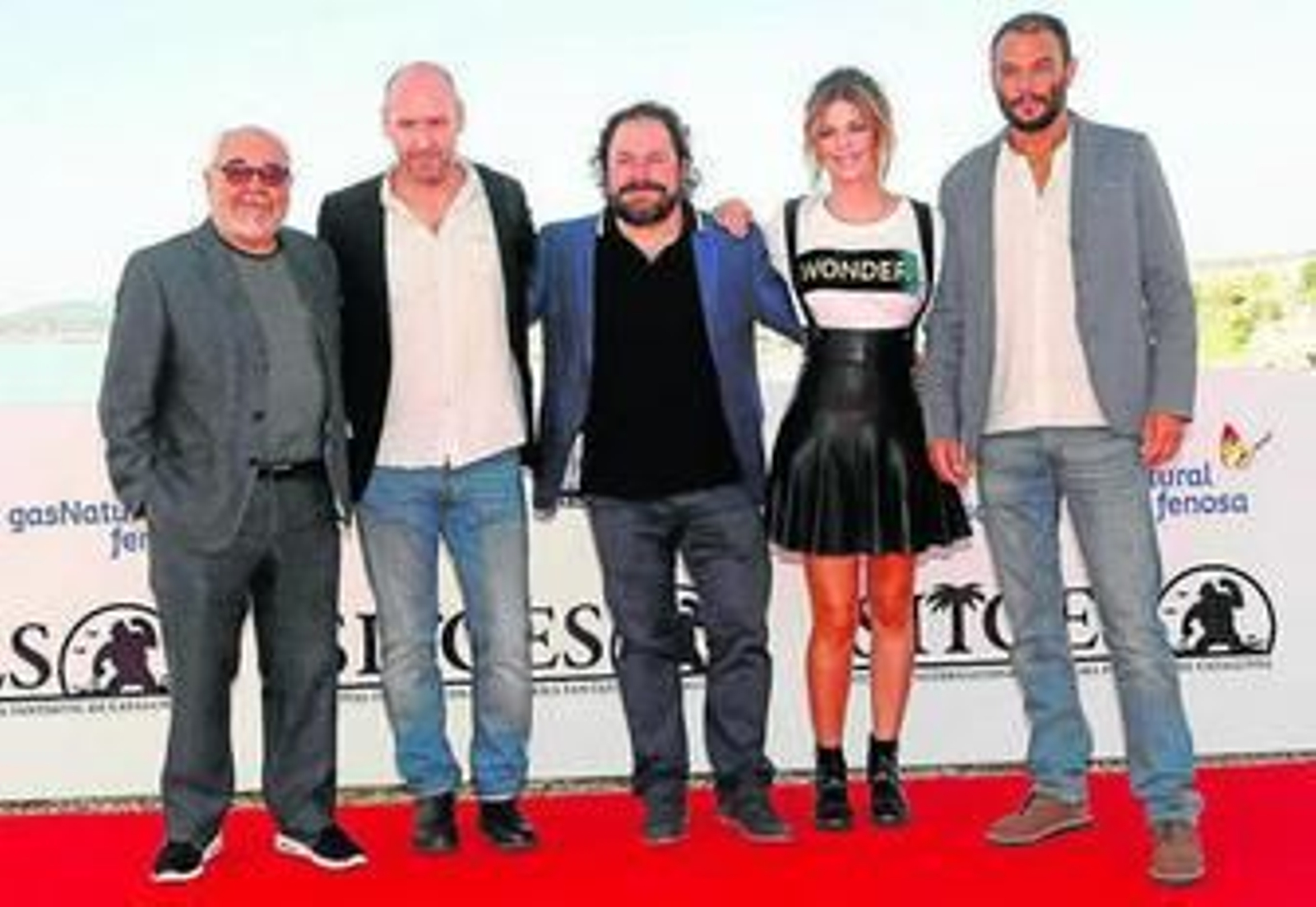 Jaume Balagueró (segundo por la izquierda) y Manuela Velasco con el equipo de 'REC 4: Apocalipsis' en Sitges.