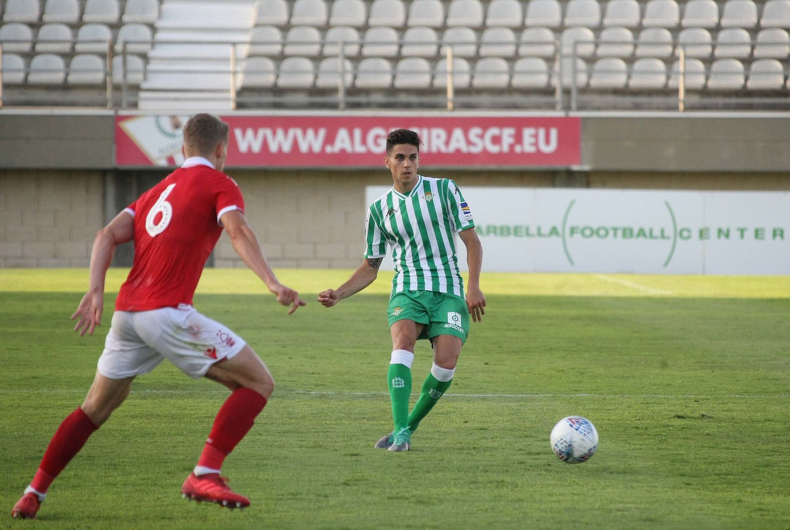 El amistoso Real Betis-Nottingham Forest, en imágenes
