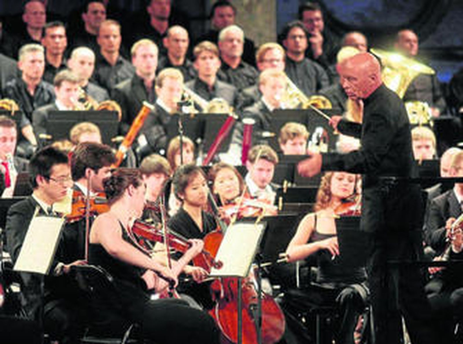 Christoph Eschenbach, la noche del lunes al frente de la Orquesta del Festival de Schleswig-Holstein.