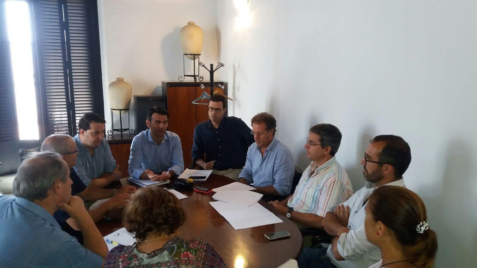 La reunión de portavoces, técnicos y concejal de Urbanismo celebrada ayer.
