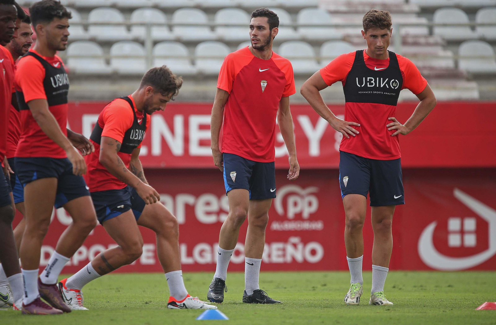 Fotos del entrenamiento del Algeciras CF en el estadio Nuevo Mirador