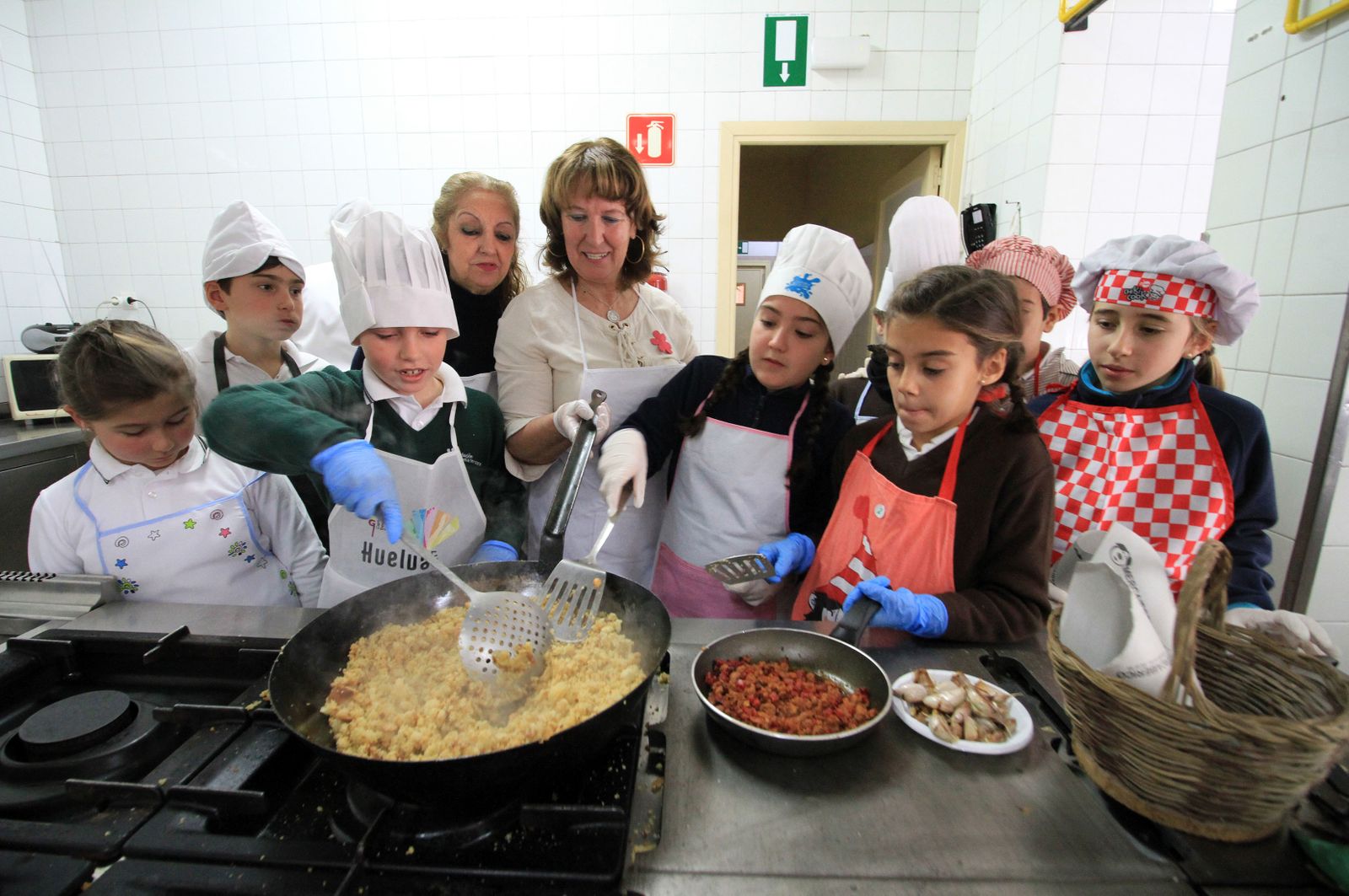 Imágenes del "Masterchef" realizado en las Teresianas con motivo de la celebración del 28-F