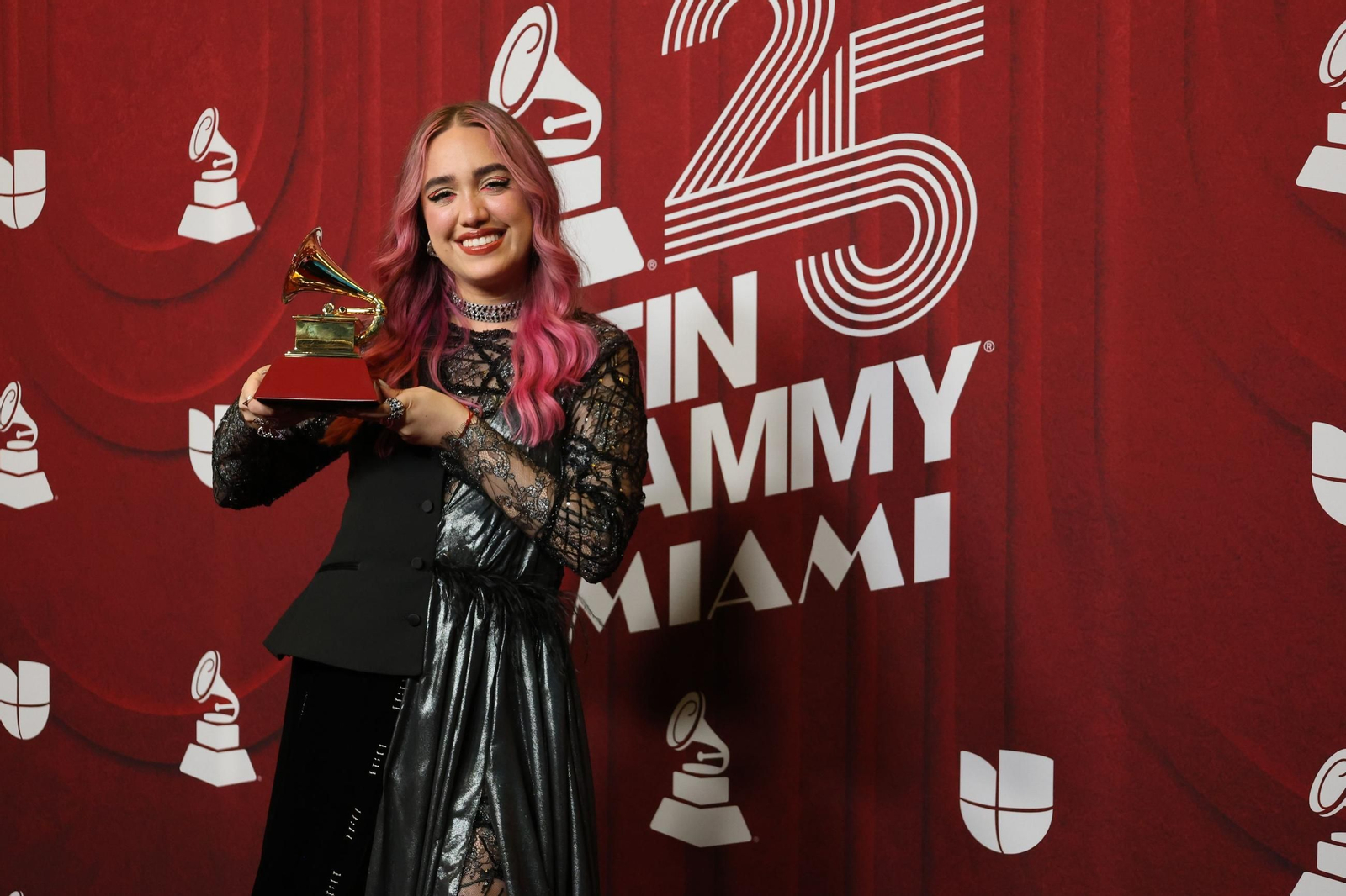 Todos los famosos, tendencias y curiosidades en la alfombra roja de la 25 edición de los Grammy Latinos