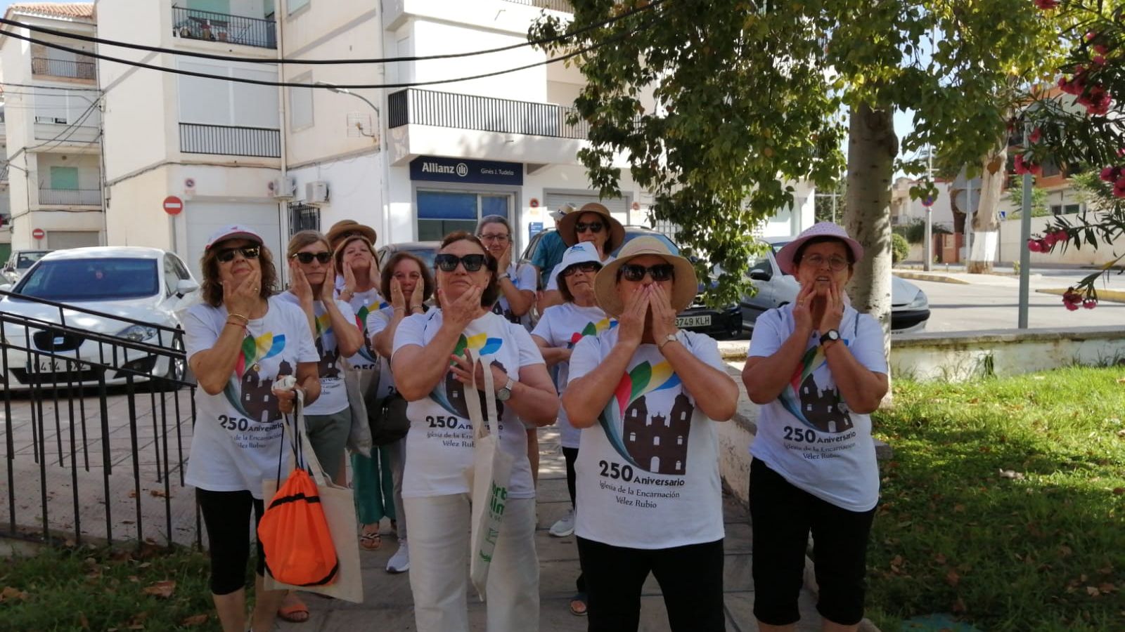 Grupo de mujeres de GRUSE durante el recorrido.