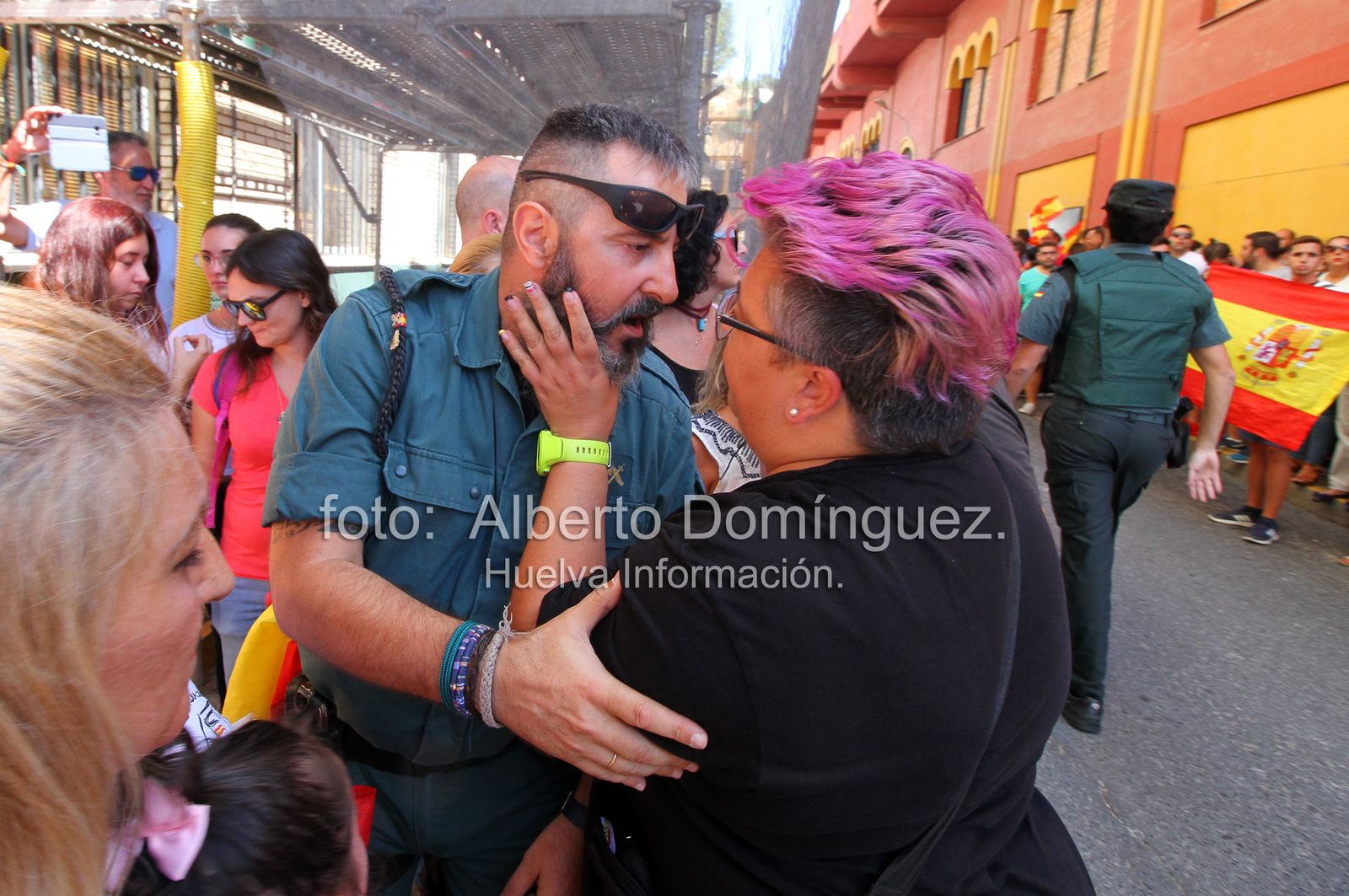 Imágenes de la expedición de Guardias Civiles de Huelva rumbo a Cataluña.