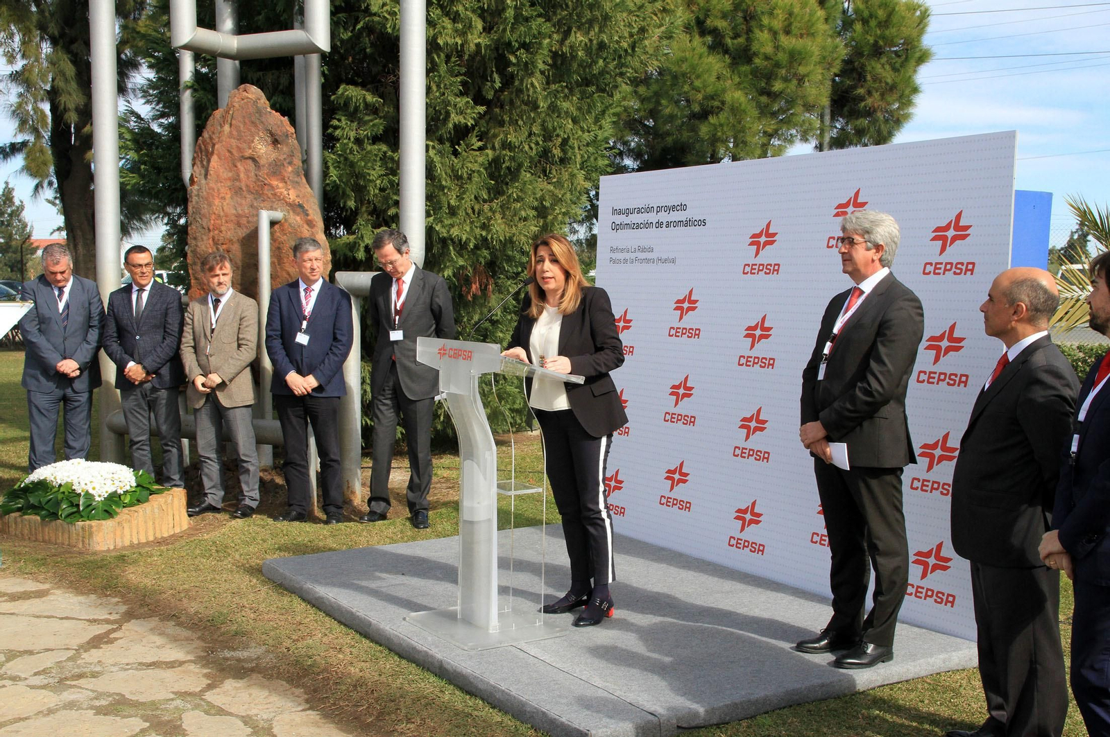 La presidenta de la Junta de Andalucía, Susana Díaz, y el consejero delegado de Cepsa, Pedro Miró, inauguran el proyecto 'Optimización de Aromáticos' de Cepsa, en imágenes
