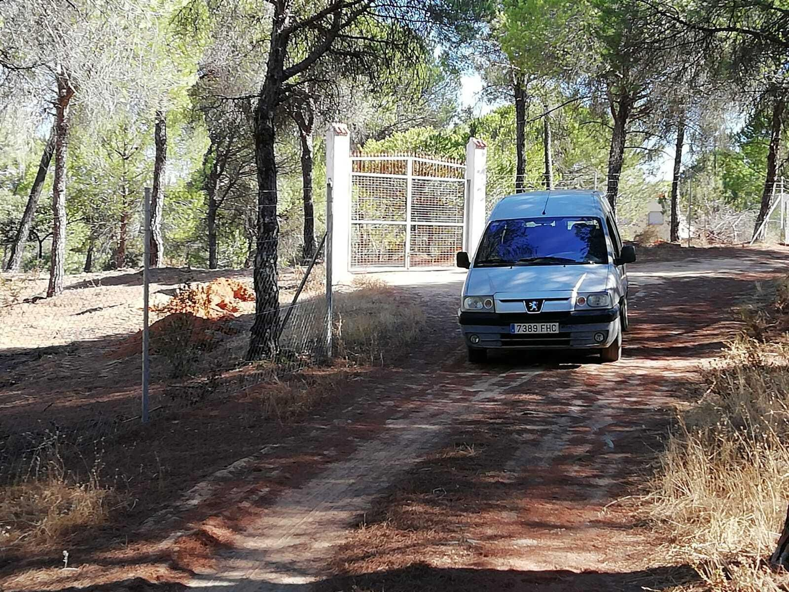 La furgoneta de José María Piñero, en el lugar donde se produjeron los hechos en 2014.