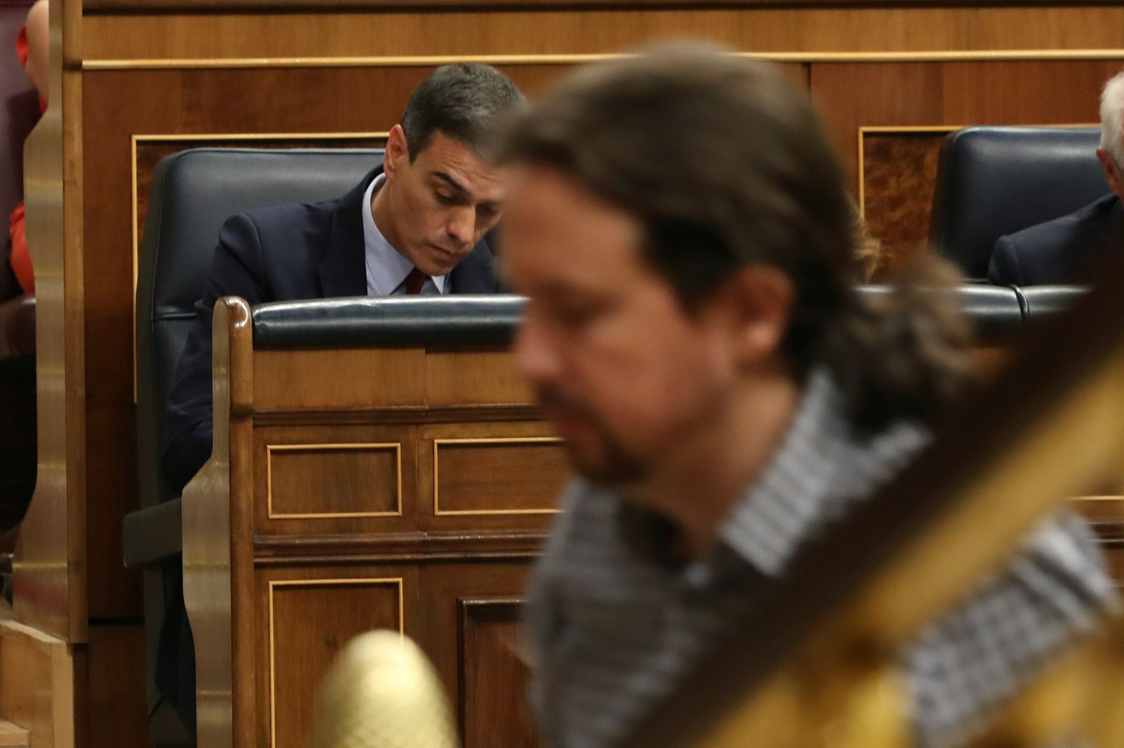 Pedro Sánchez y, en primer plano, Pablo Iglesias.