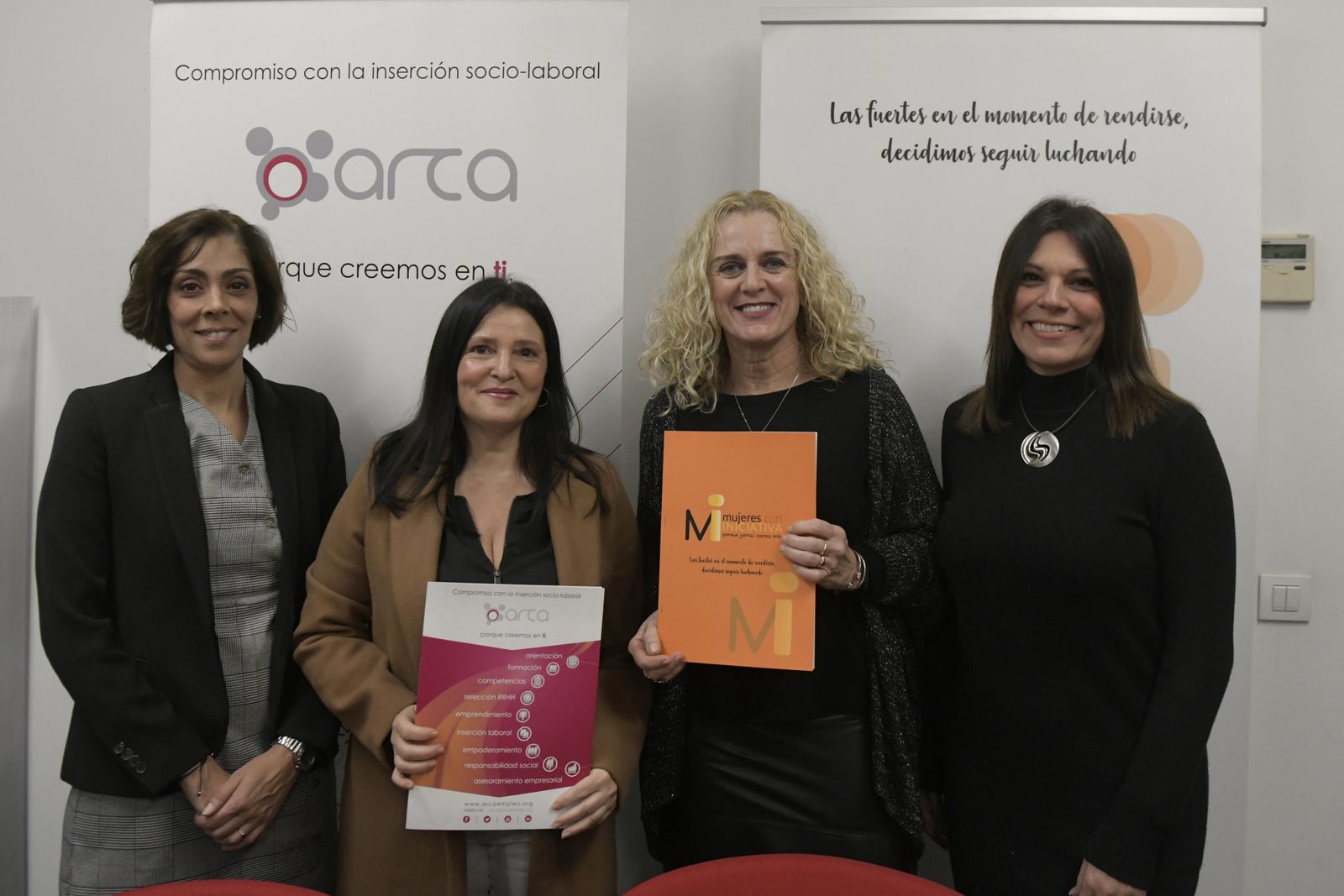 La presidenta de Mujeres con Iniciativa, Elisa Campoy, junto a la presidenta de Arca Empleo, Belén Sánchez Castillo.