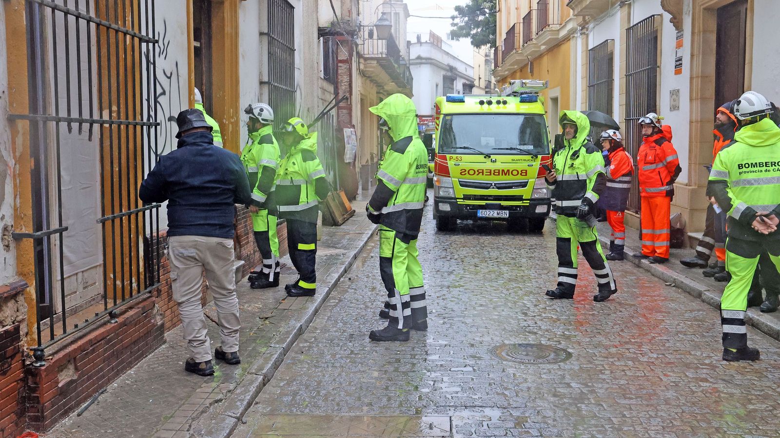 Imágenes del derrumbe en una casa okupada en Jerez