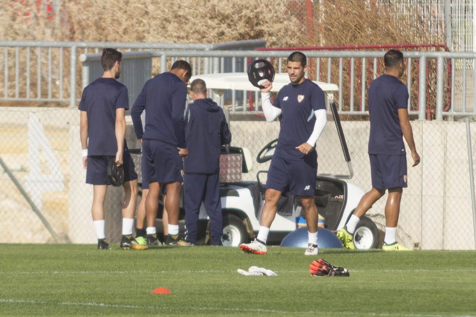 Nolito, que luce nueva imagen, se dispone a hacer un trabajo de fuerza en el entrenamiento de ayer.