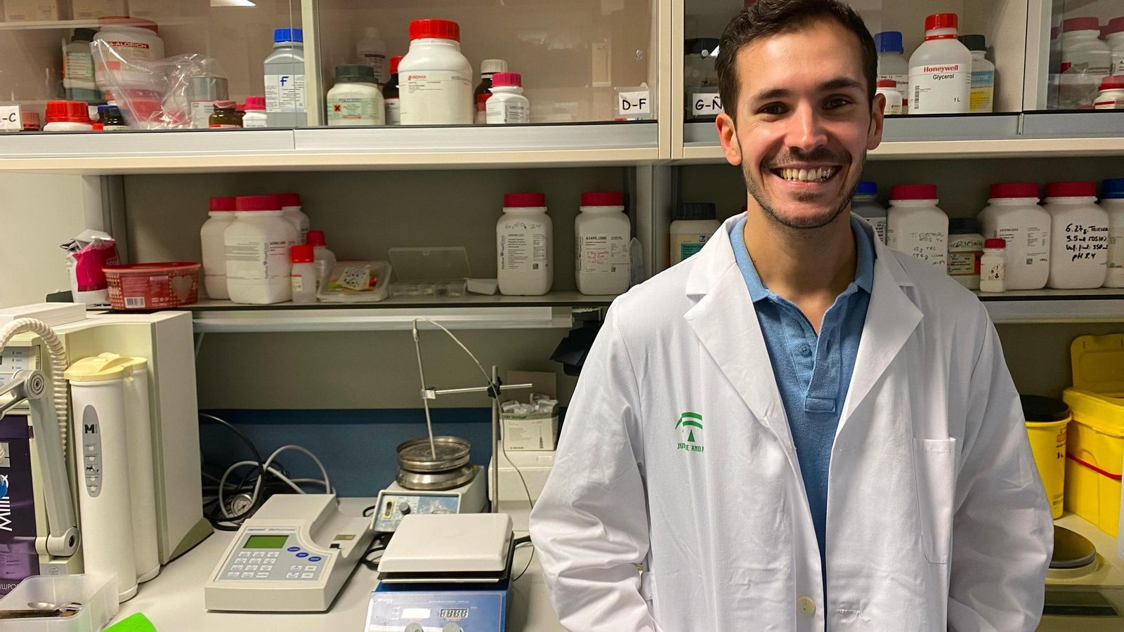 Nicolás Capelo en el laboratorio.