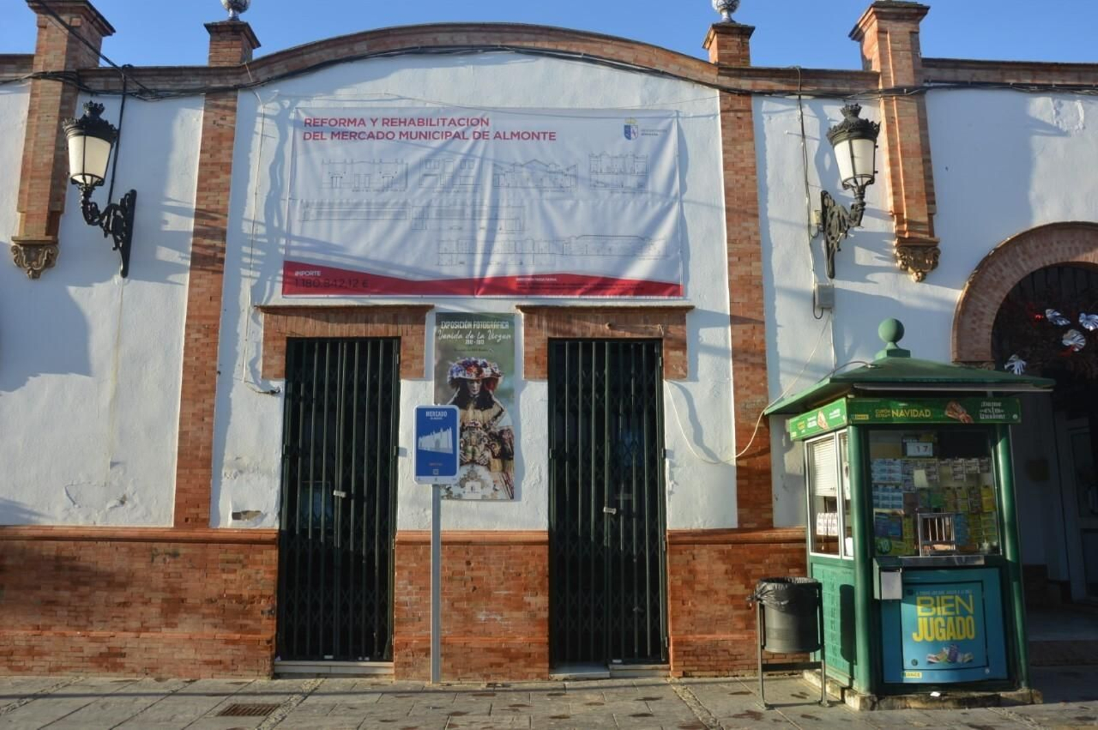 Mercado de abastos de Almonte, que se encuentra actualmente en obras.