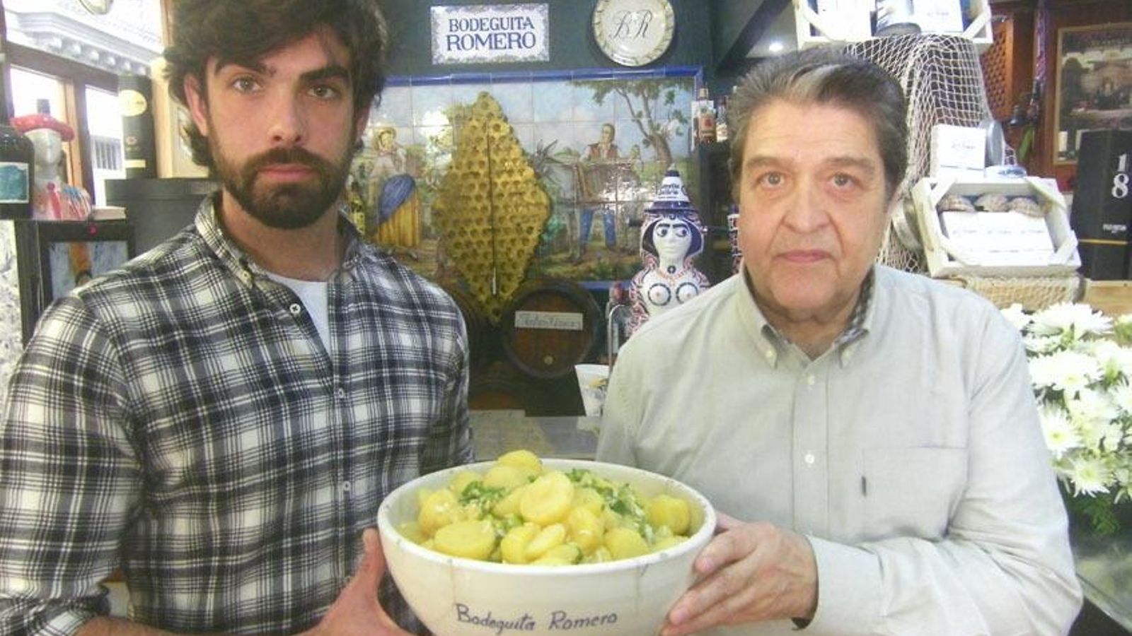 Alejandro Romero junto a su padre, Pedro