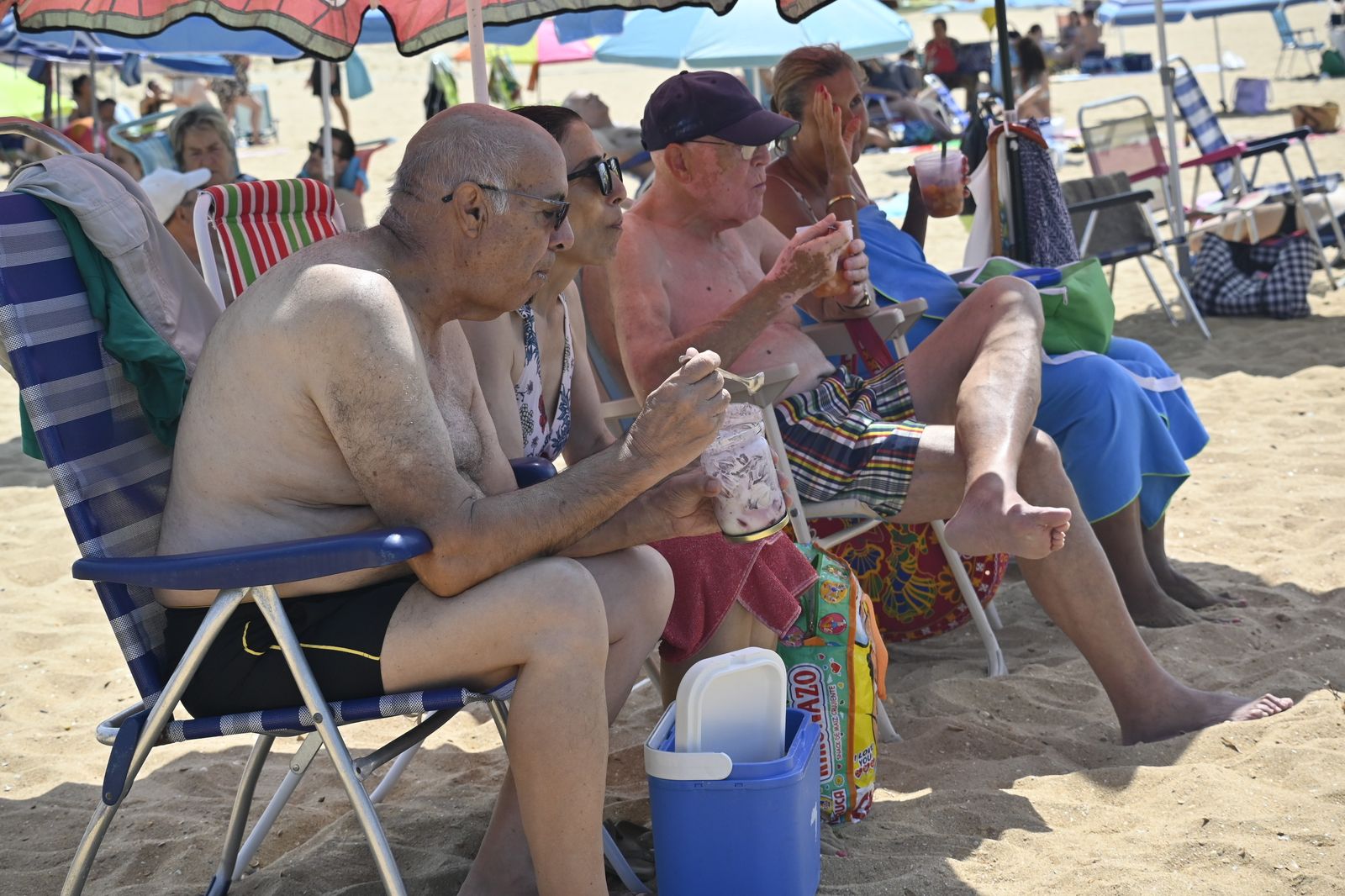 Ambiente en la playas de Huelva este sábado 22 de julio, en imágenes
