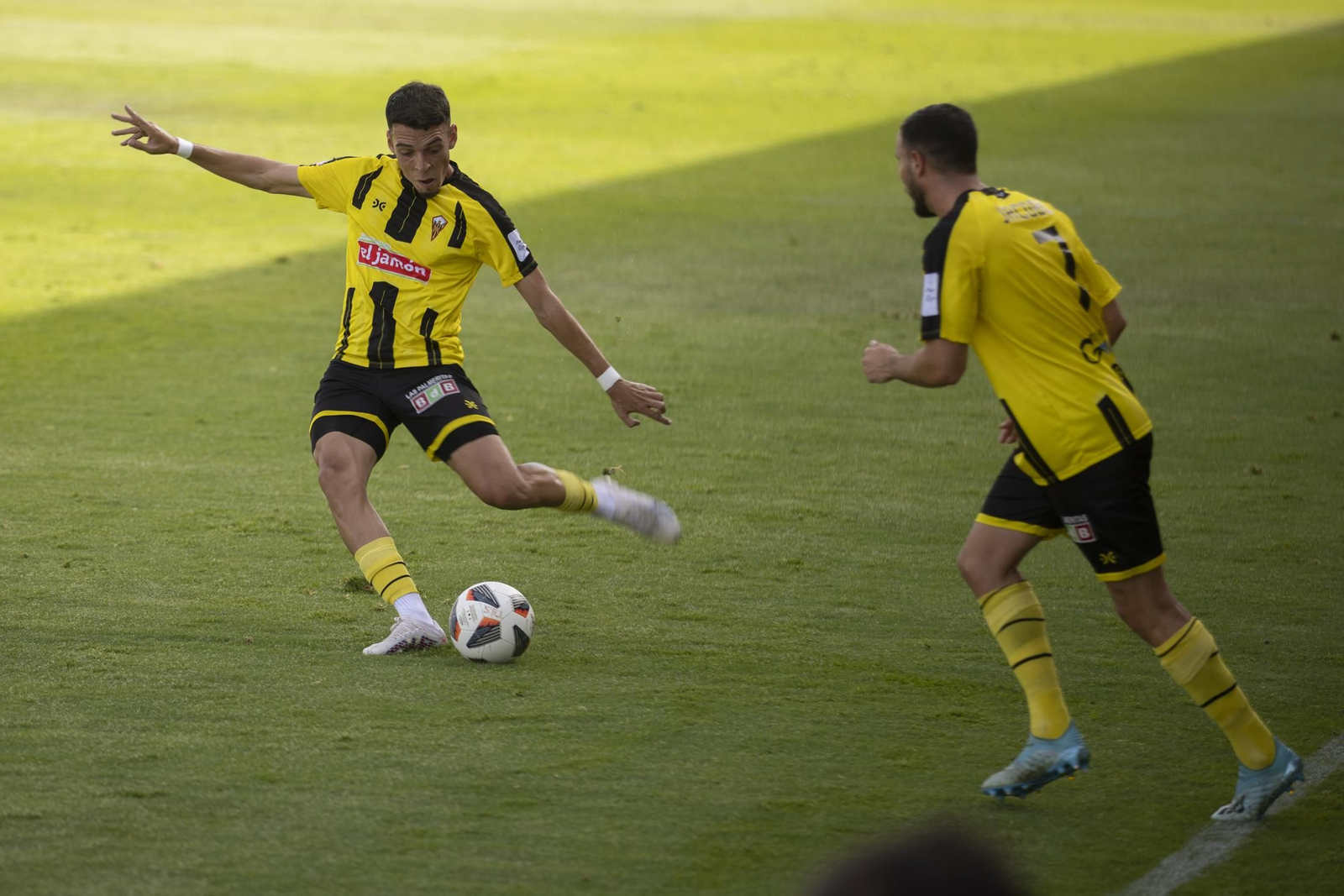 Imágenes del partido entre el San Roque de Lepe y el Atlético Sanluqueño