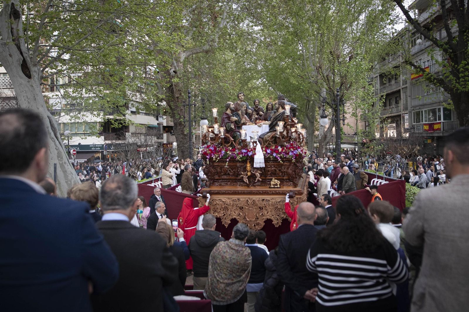 Granada estrenó la nueva carrera oficial frente a la Basílica de las Angustias