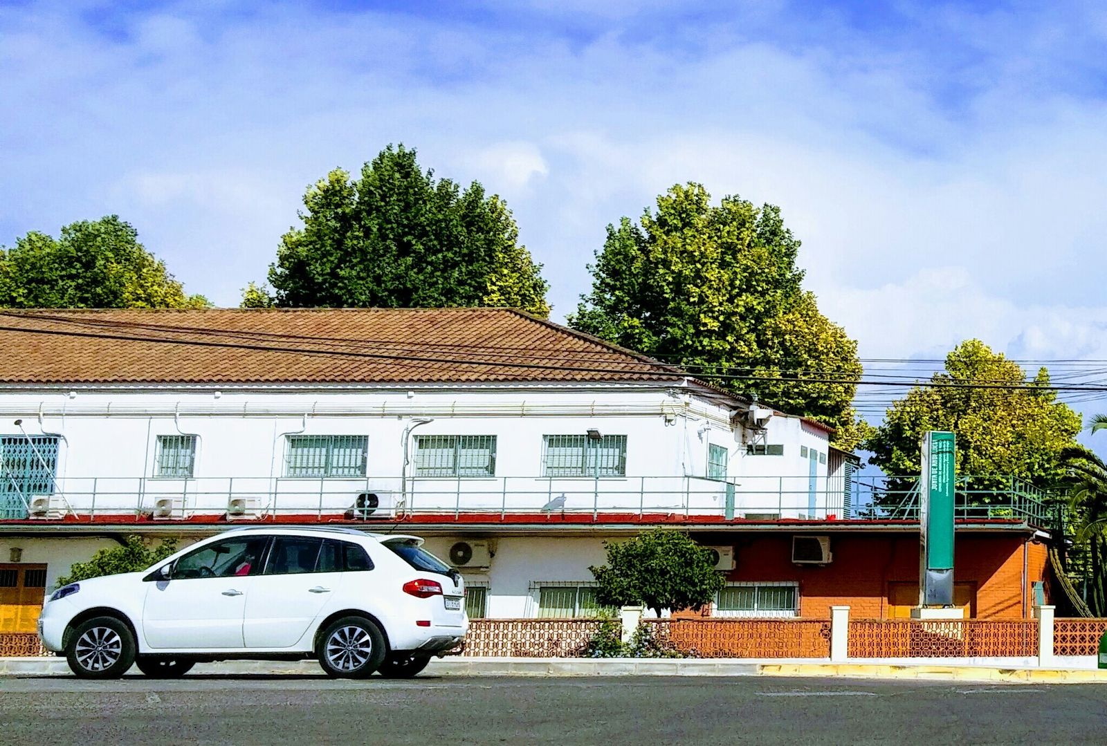 Parte de la fachada del Laboratorio Agroalimentario y Estación Enológica de Montilla.