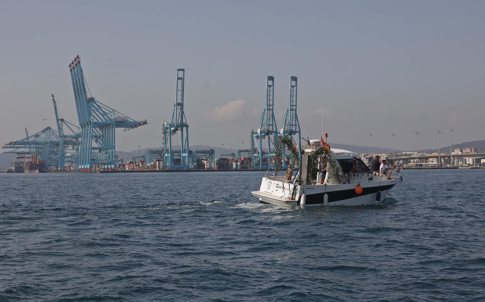 Las mejores fotos de la romería marítima de la Virgen de la Palma de Algeciras 2025