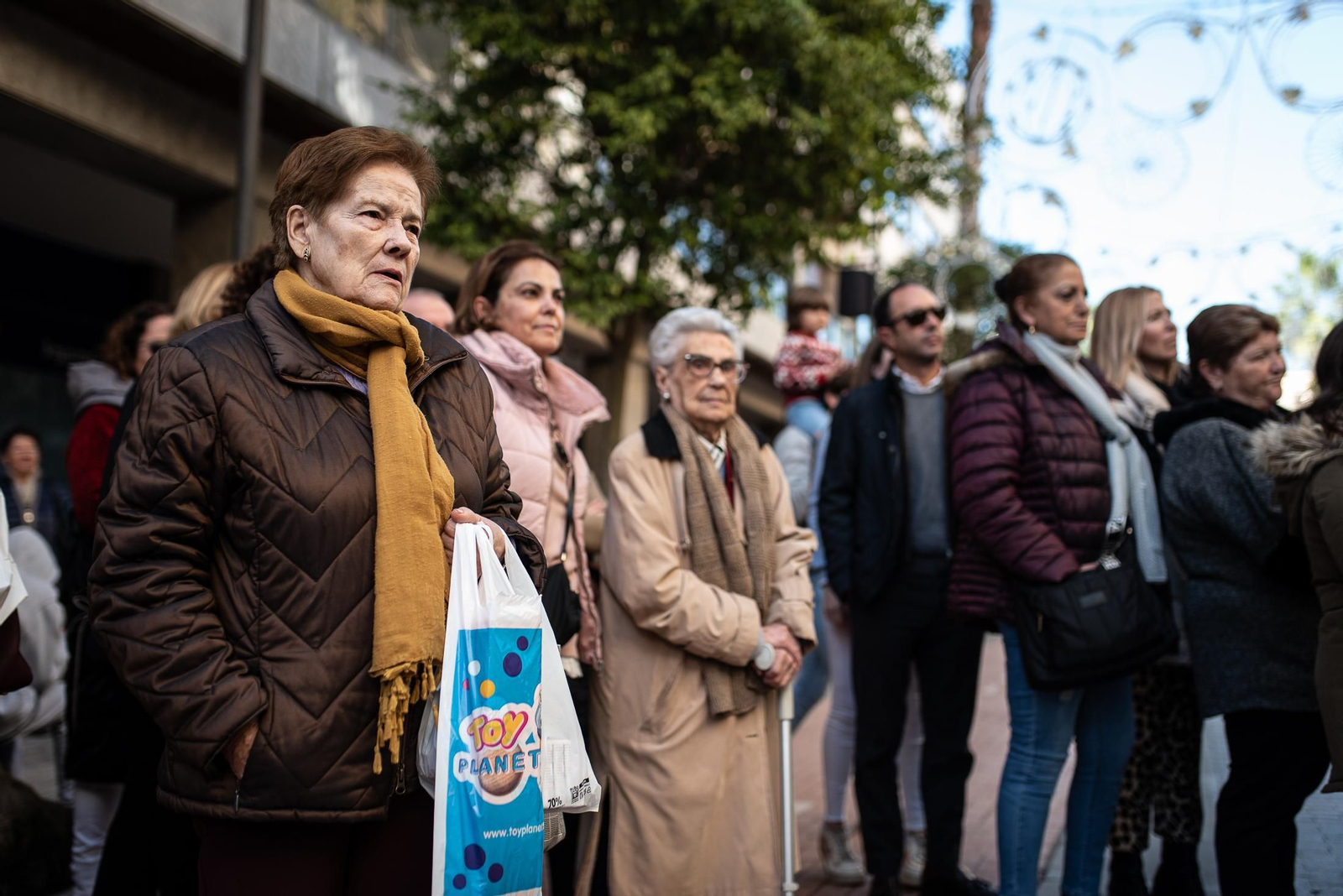 Imágenes de la Zambombá " Sones de Navidad" en la puerta de la Diputación