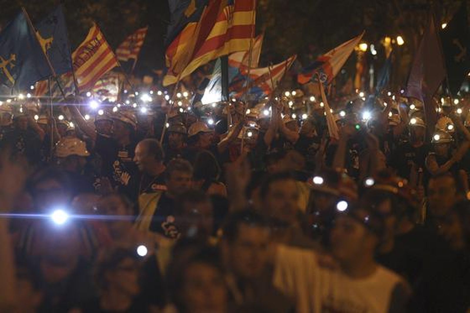 Los mineros llegan a Madrid tras una larga marcha protesta, de más de 400 kilómetros, por el cierre de la minería.

Foto: EFE