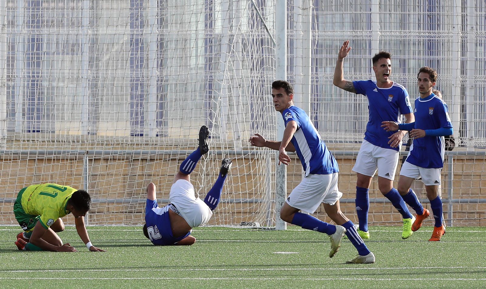 Sanjuán volvió a ser titular ante Los Barrios una vuelta después tras superar su lesión.