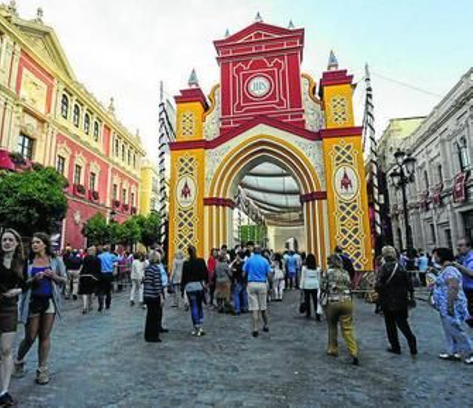 El Señor de la Cena y la Hiniesta Gloriosa regresan tras la procesión