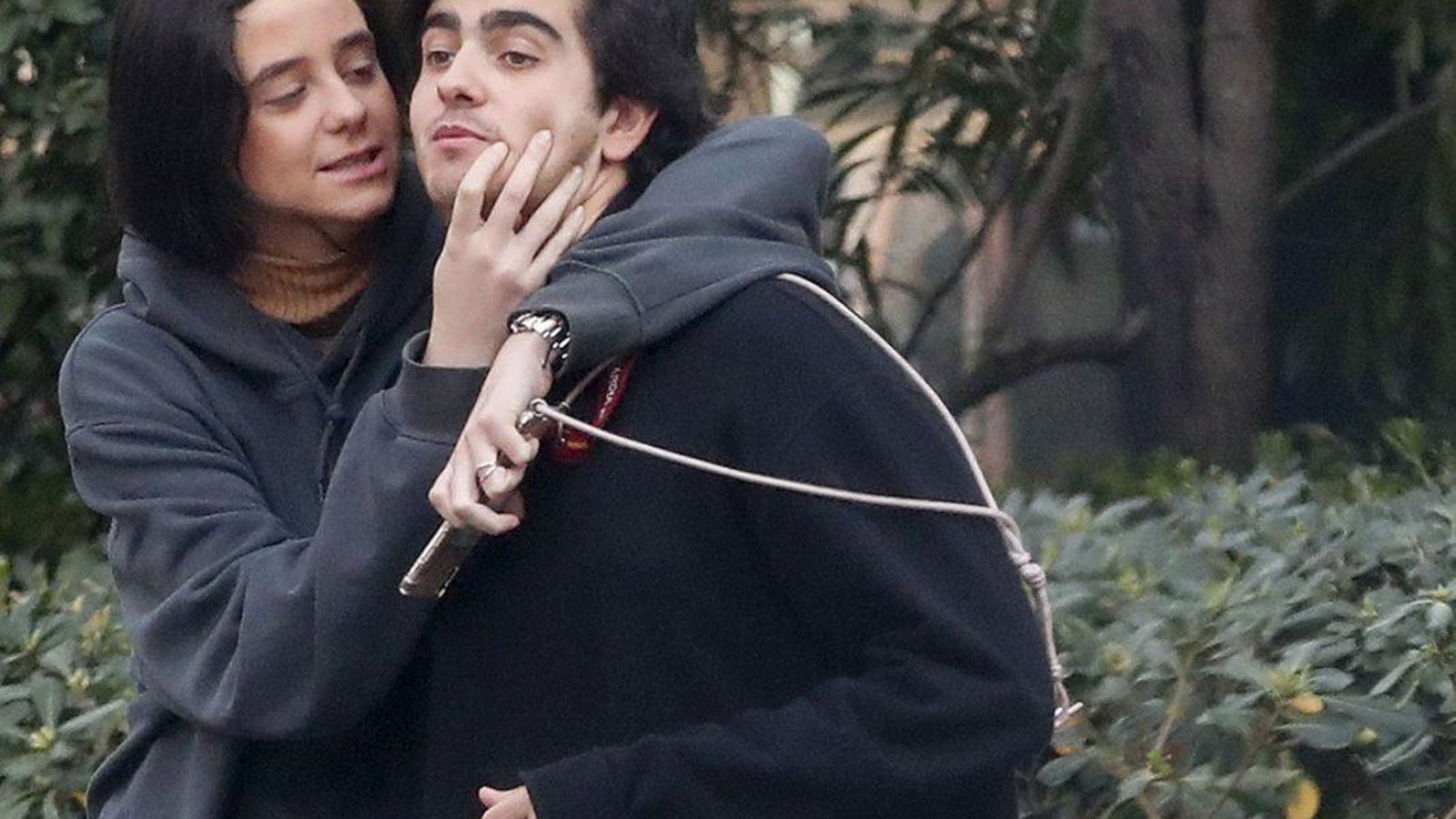 Victoria Federica y Bárcenas, paseando acaramelados por Madrid.