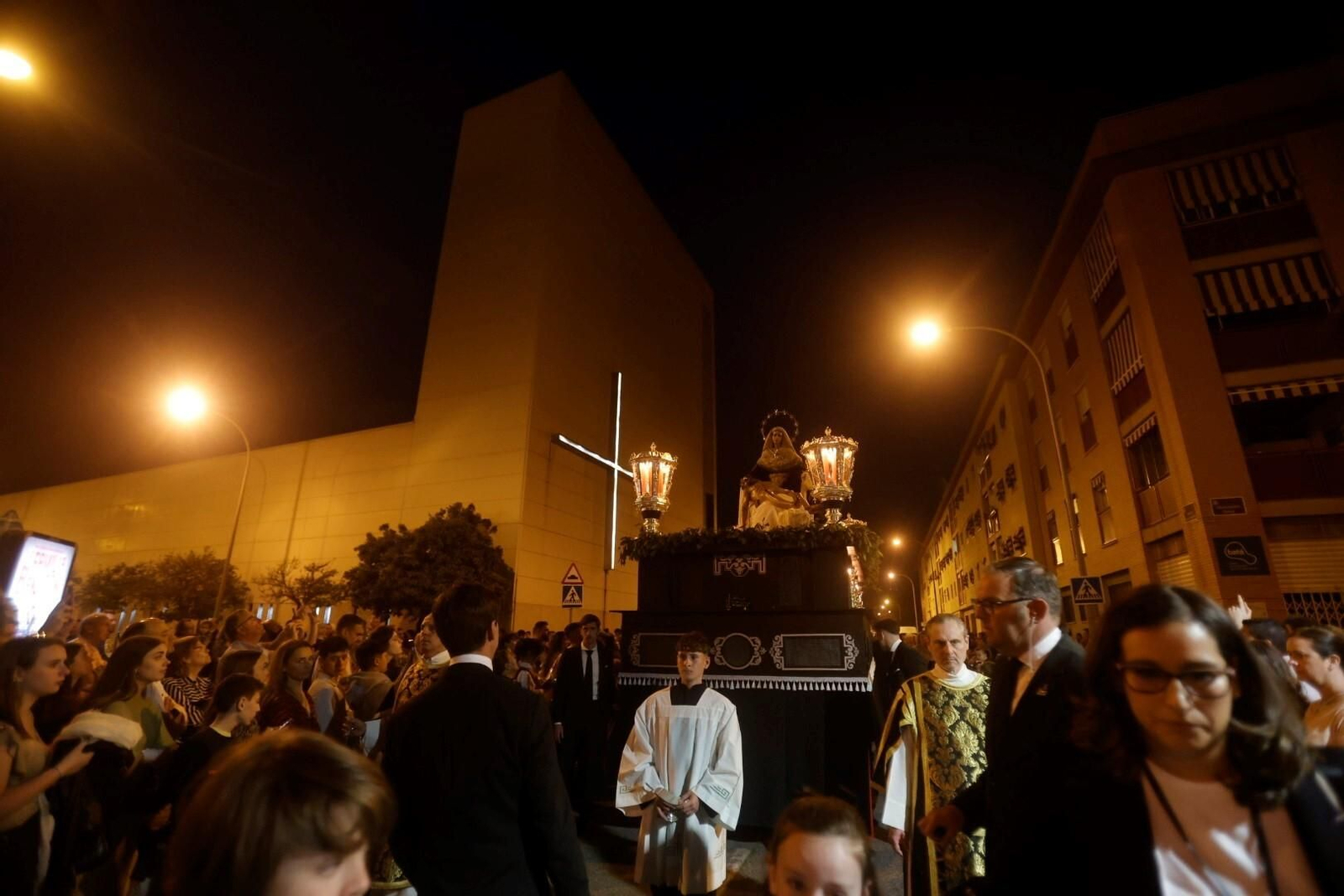 La procesión del Traslado al Sepulcro de Córdoba en este Sábado de Pasión, en imágenes