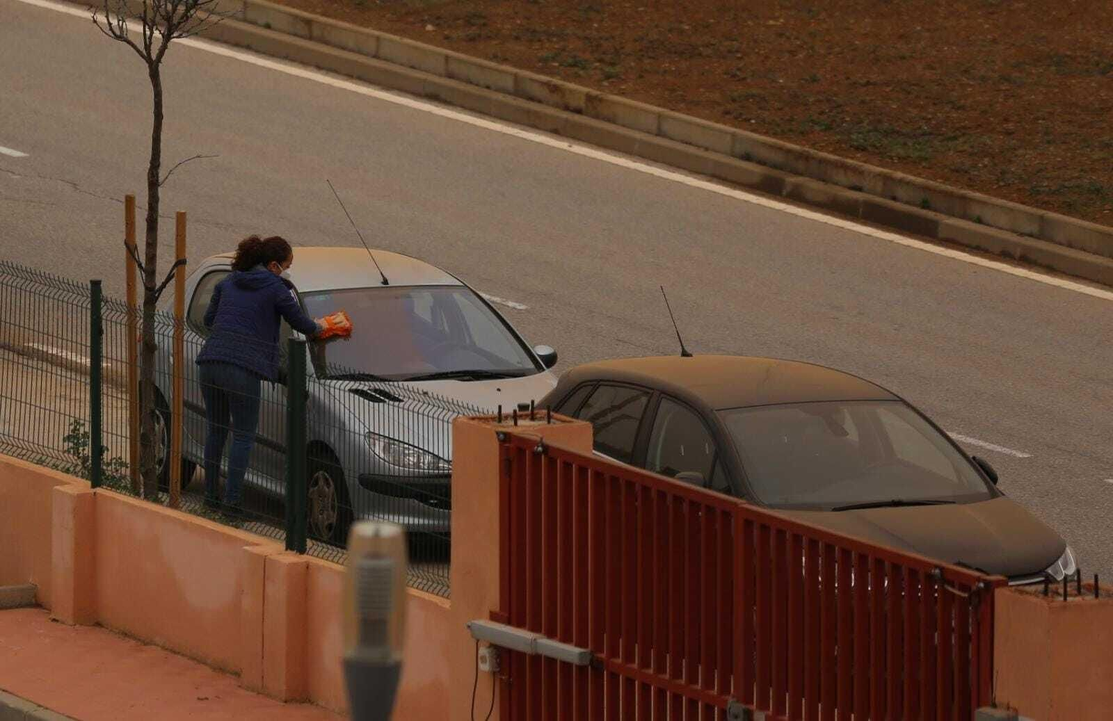 Fotos del efecto de la calima en Málaga y en sus coches