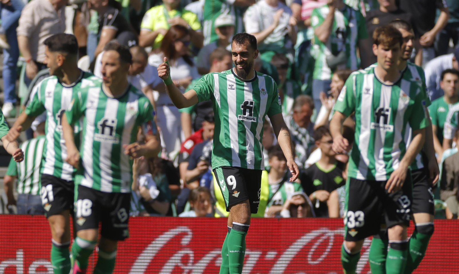 Borja Iglesias celebra su gol ante el Mallorca.