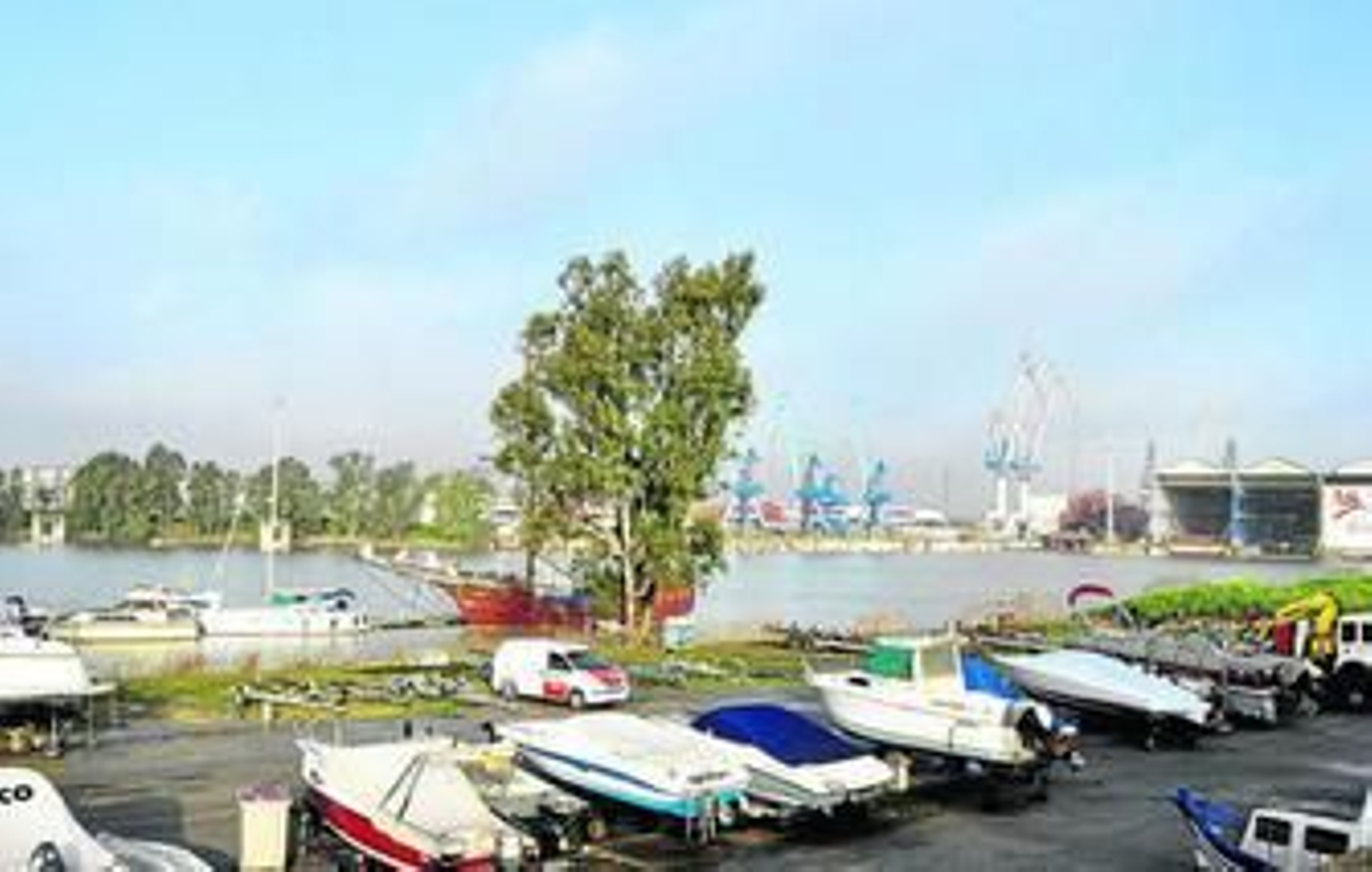 Terrenos de Torrecuéllar, propiedad del Puerto de Sevilla, donde se ubicará la zona franca.