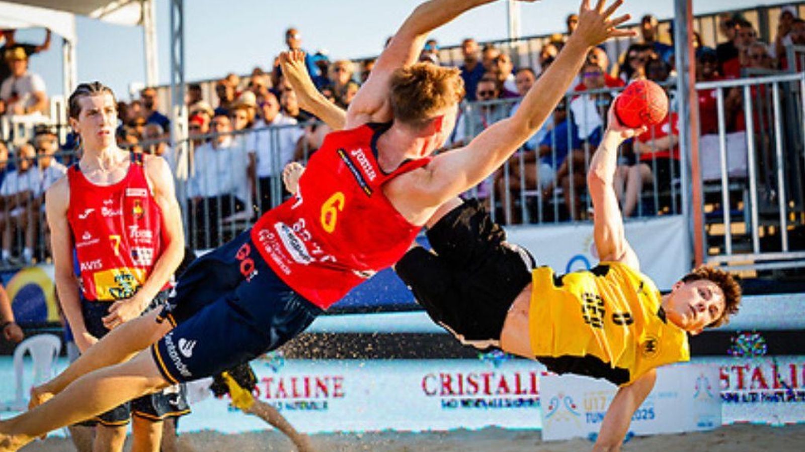 Robin intentando taponar el lanzamiento rival