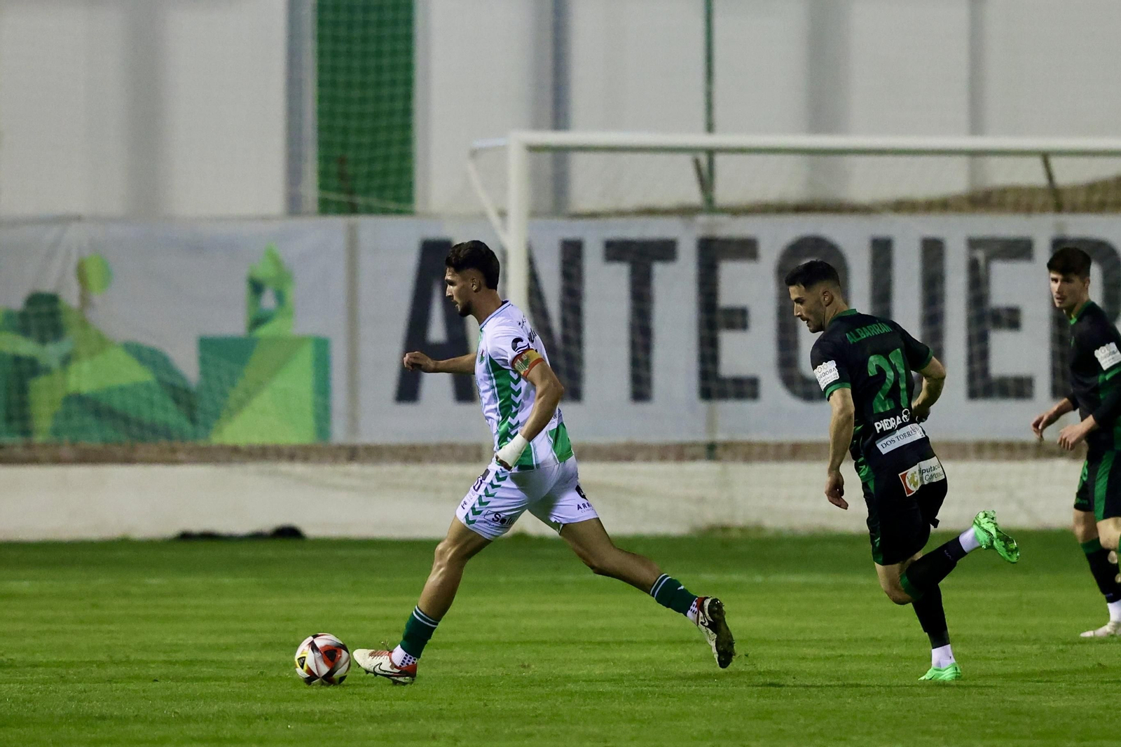 Las mejores fotos del ambiente en El Maulí para el Antequera - Córdoba CF