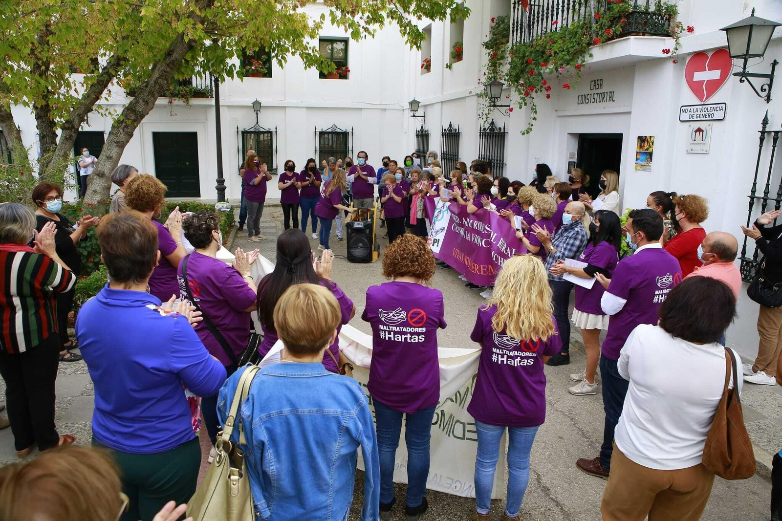 Concentración en La Barca contra la violencia machista y la violencia vicaria.
