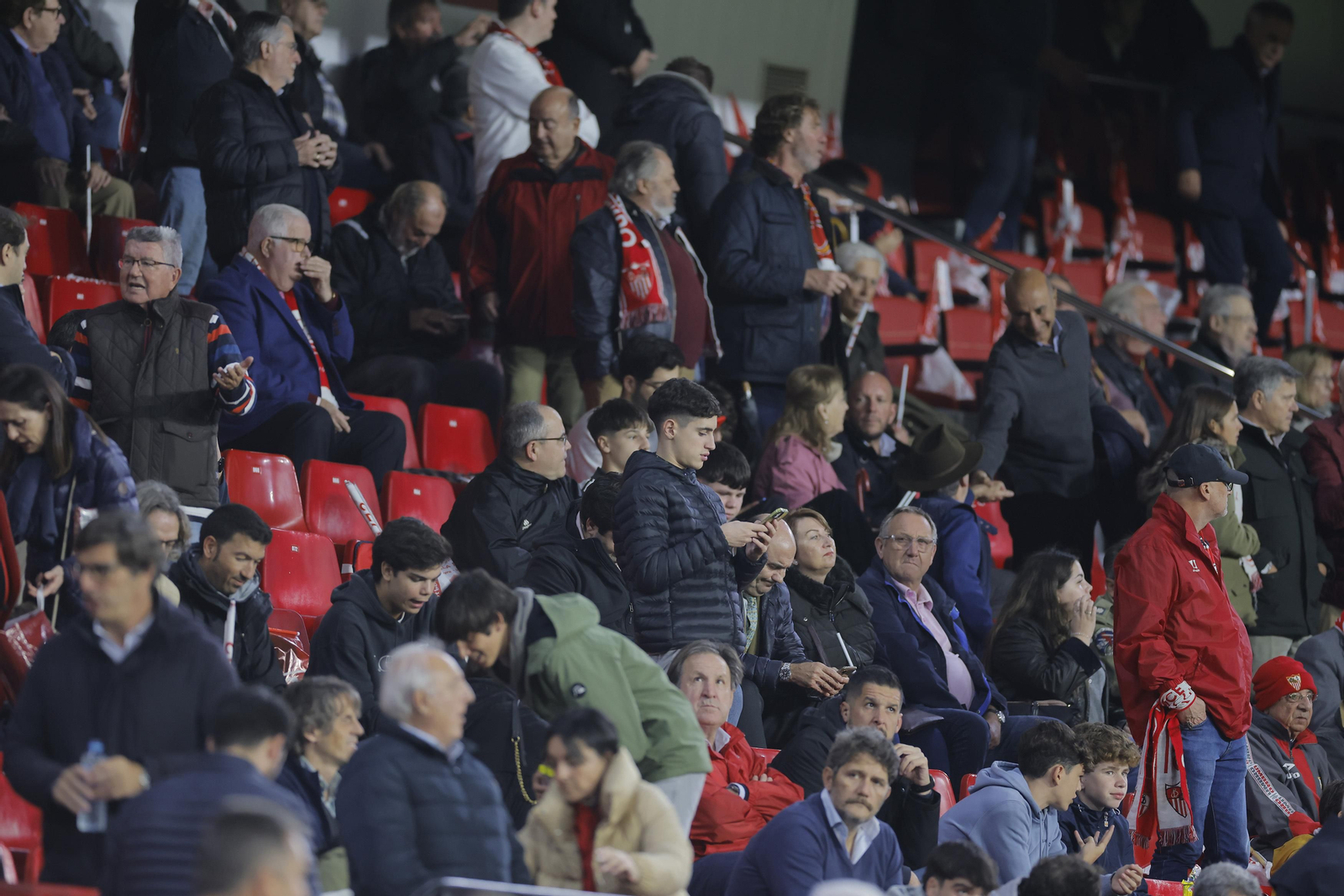 Búscate en las fotos del Sevilla Fc- PSV