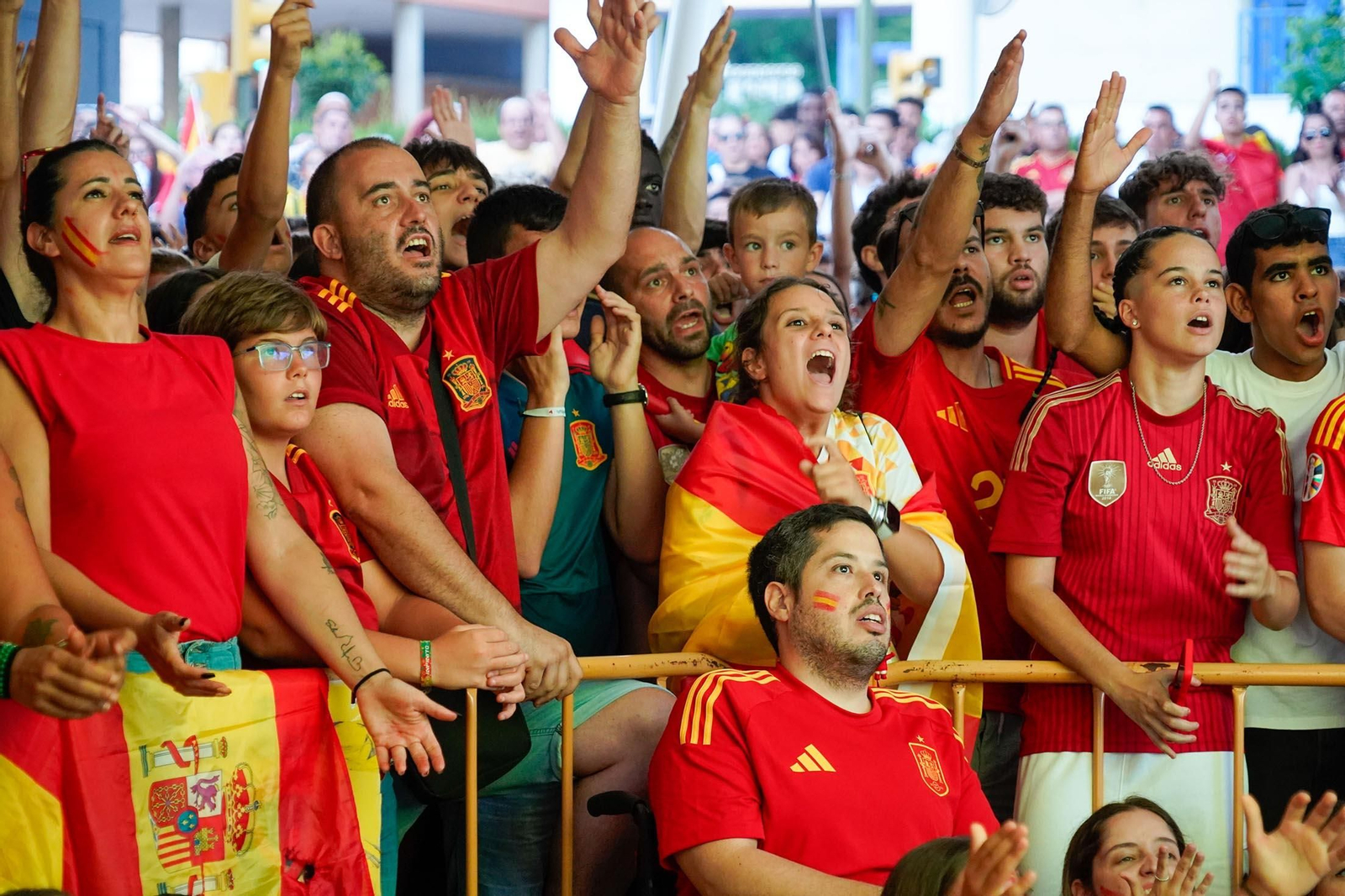 Imágenes del ambiente durante la final de la Eurocopa entre España e Inglaterra Imágenes del ambiente durante la final de la Eurocopa entre España e Inglaterra