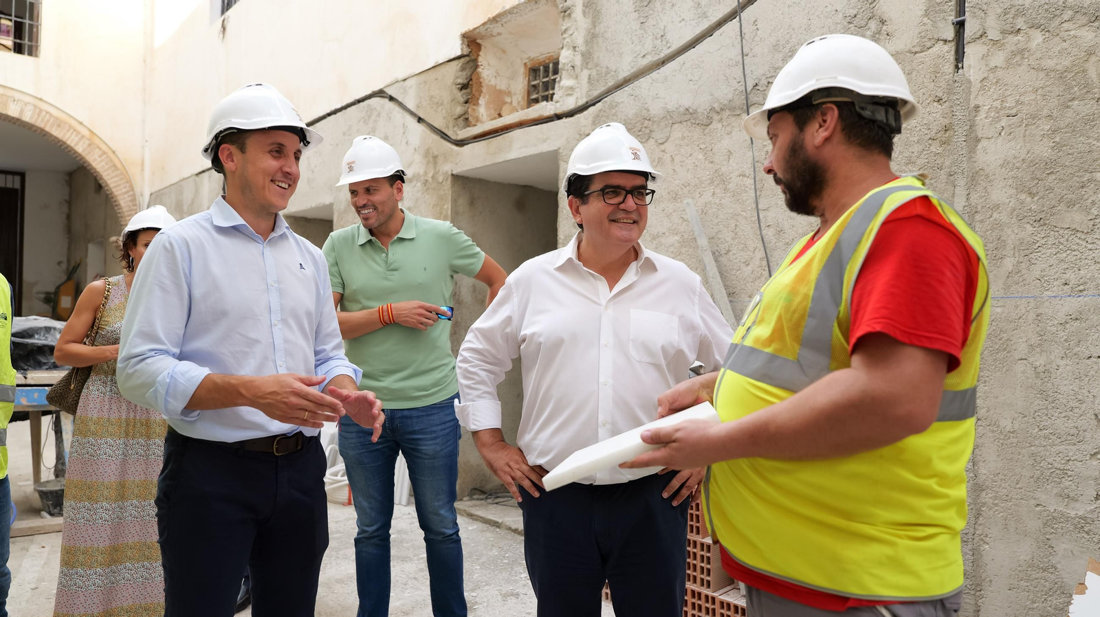 Visita del diputado de Fomento y el alcalde de Vera a las obras.
