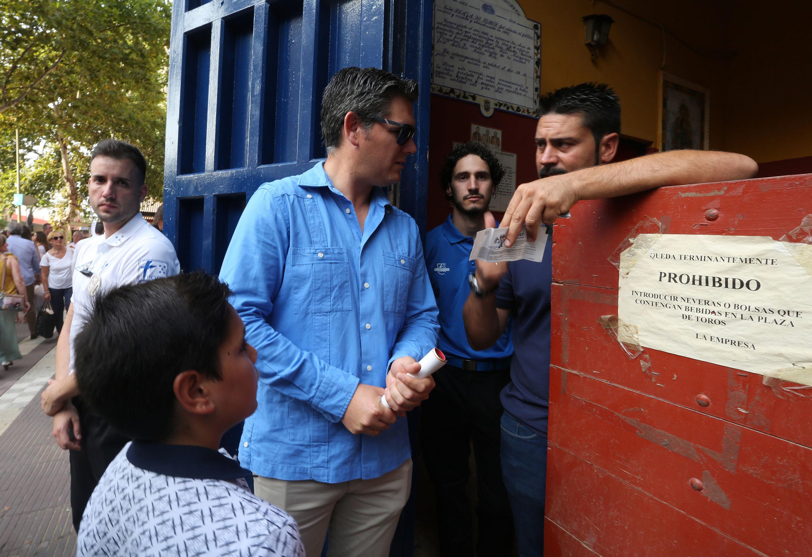 Ambiente en la Plaza de Toros de la Merced
