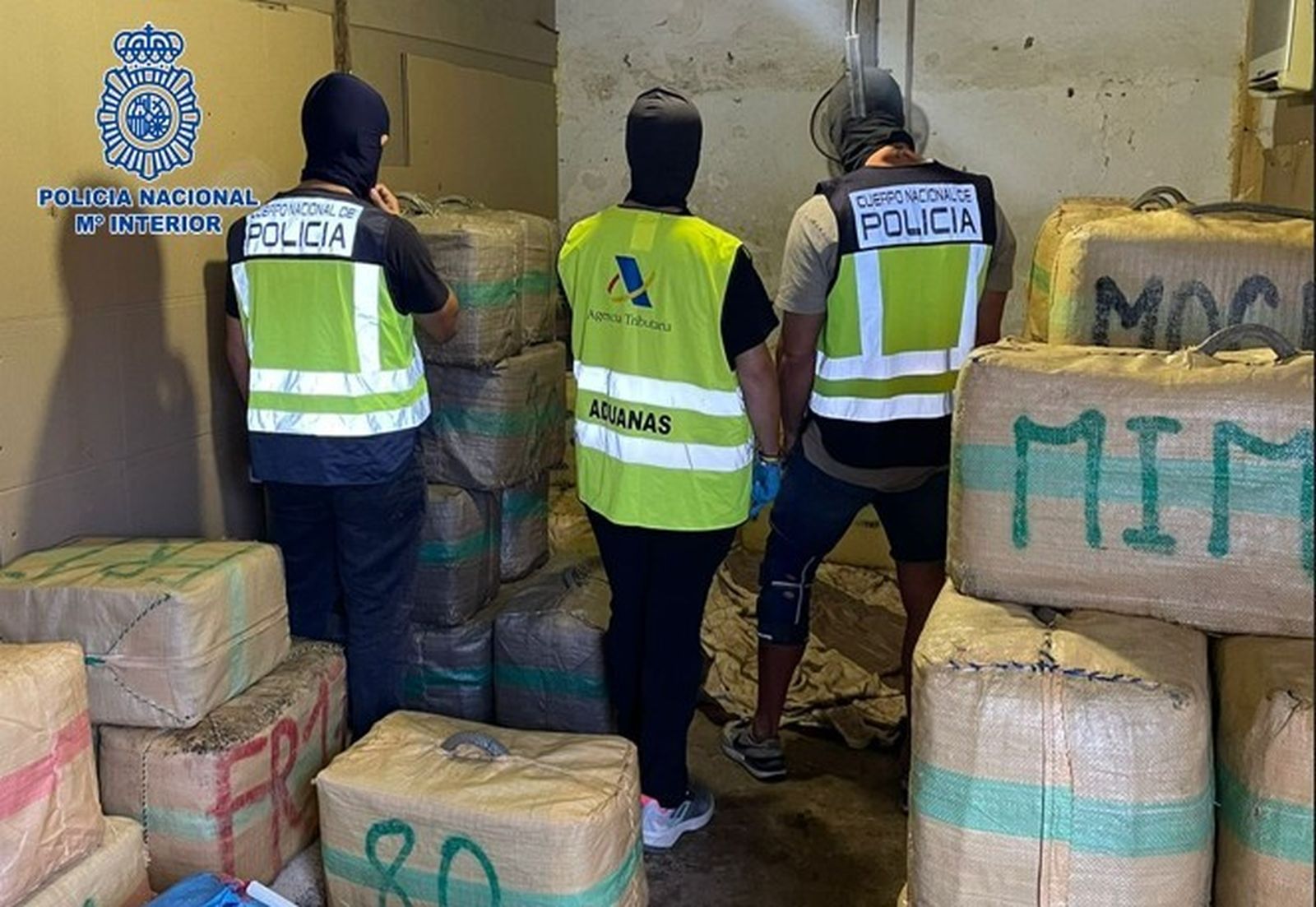 Intervenidos 2.200 kilos de hachís en una 'guardería' de droga en Las Cabezas de San Juan