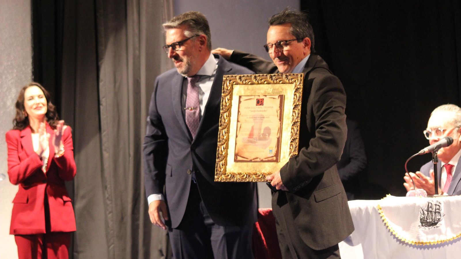 Pepe plaza recoge su galardón