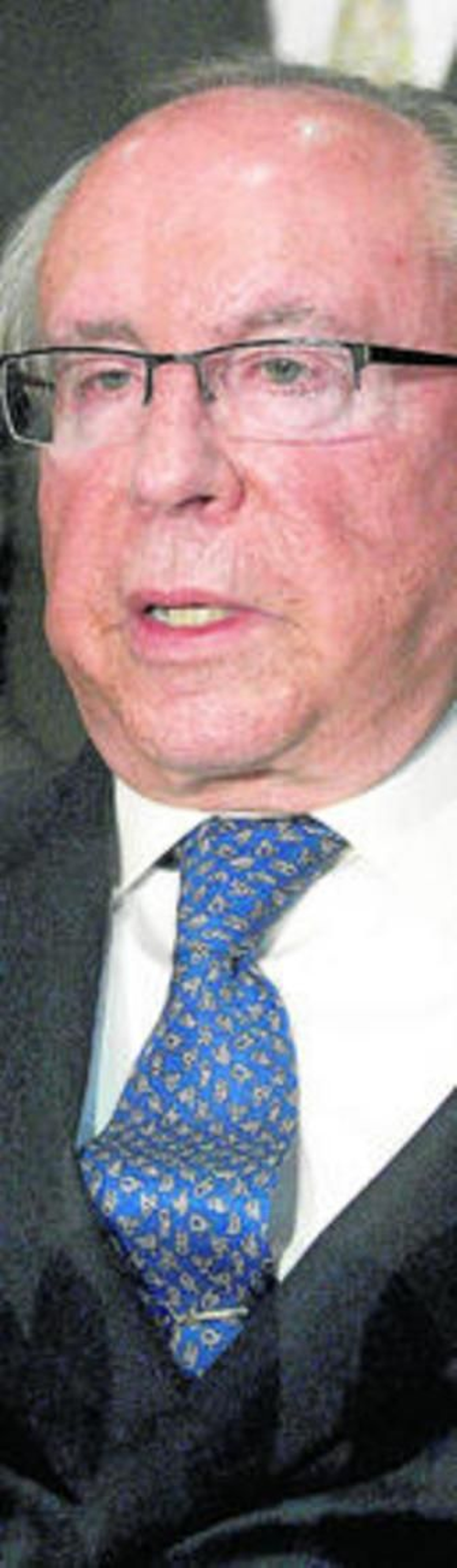 José María Ruiz-Mateos, rodeado de sus hijos, en el hotel de Madrid en el que anunció el paso previo al concurso de acreedores.