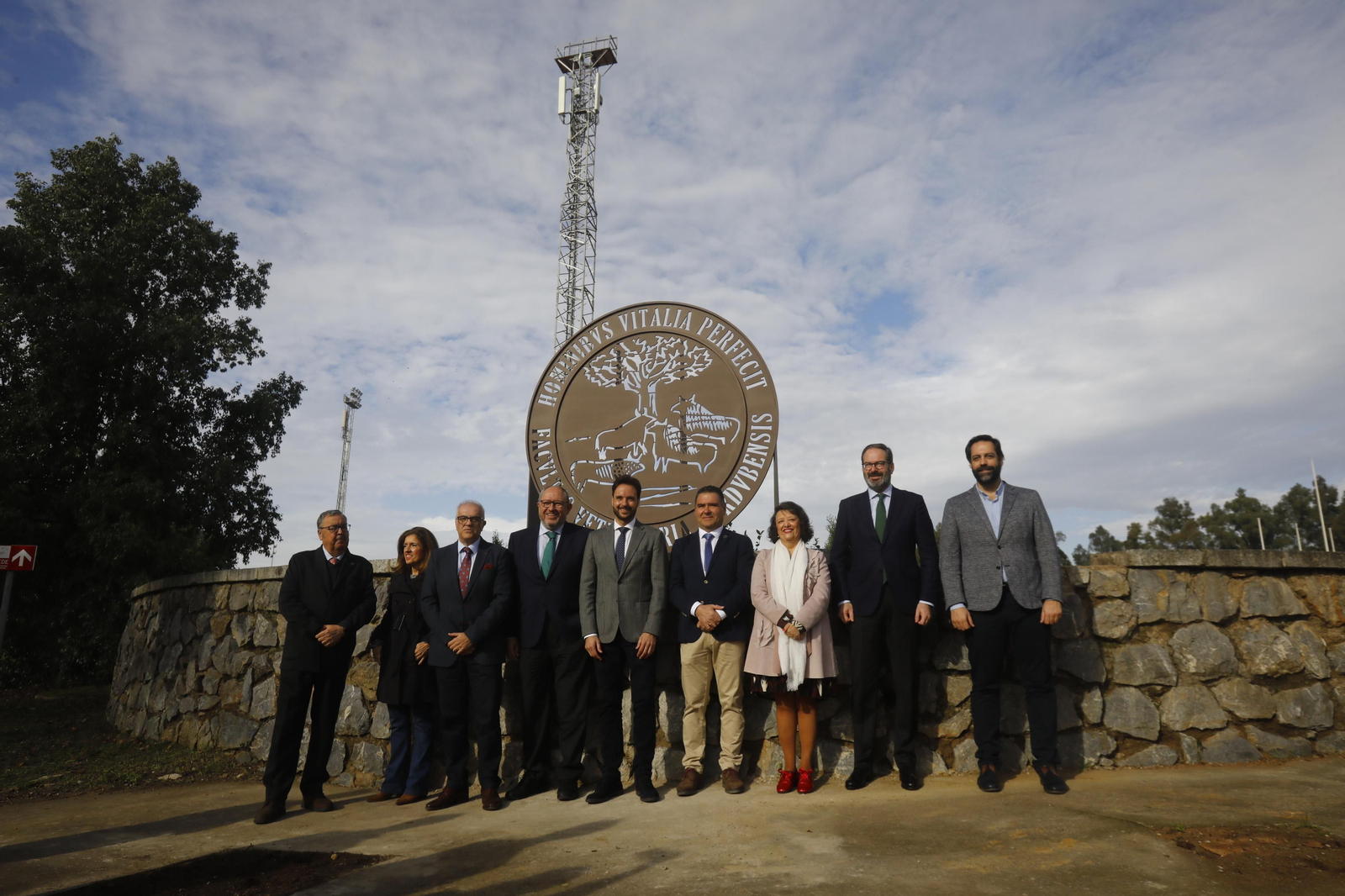 Las imágenes de la nueva estatua de la Facultad de Veterinaria de Córdoba en Rabanales Las imágenes de la nueva estatua de la Facultad de Veterinaria de Córdoba en Rabanales
