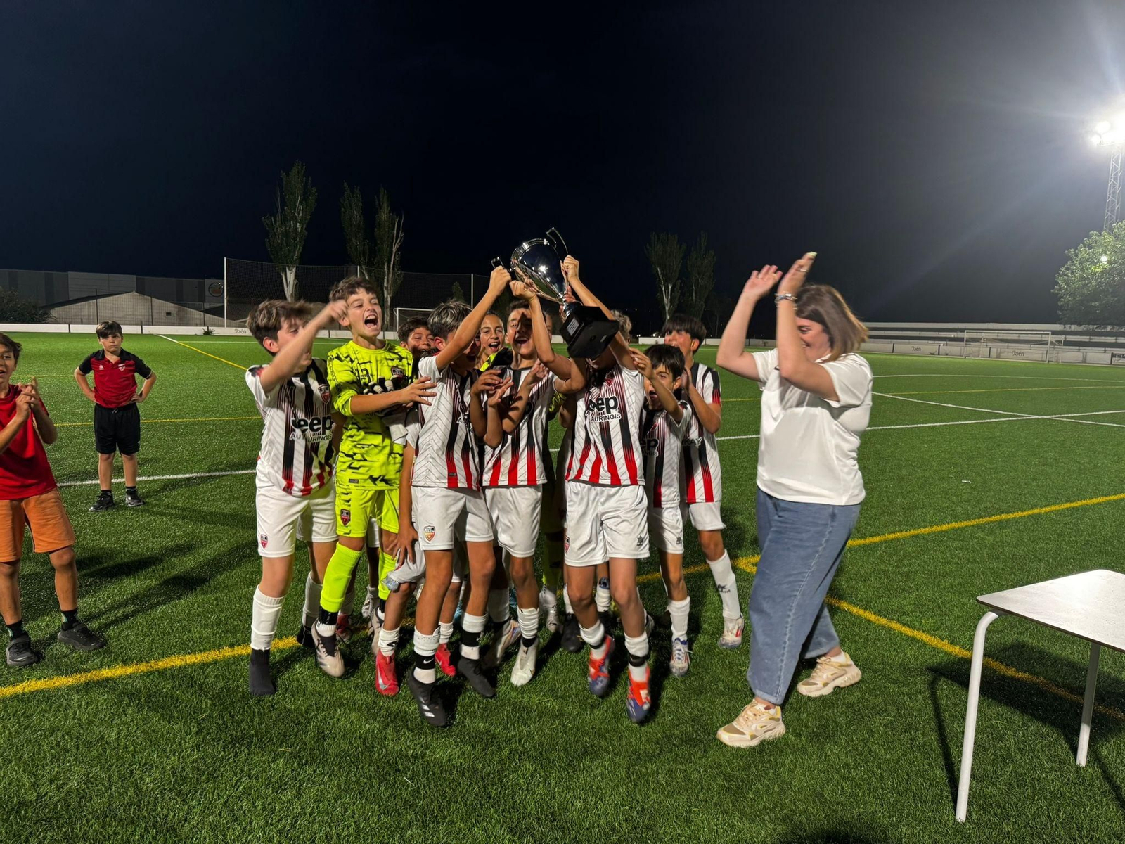Fiesta del fútbol base en los Trofeos Antoñete y Didi, en imágenes Fiesta del fútbol base en los Trofeos Antoñete y Didí, en imágenes